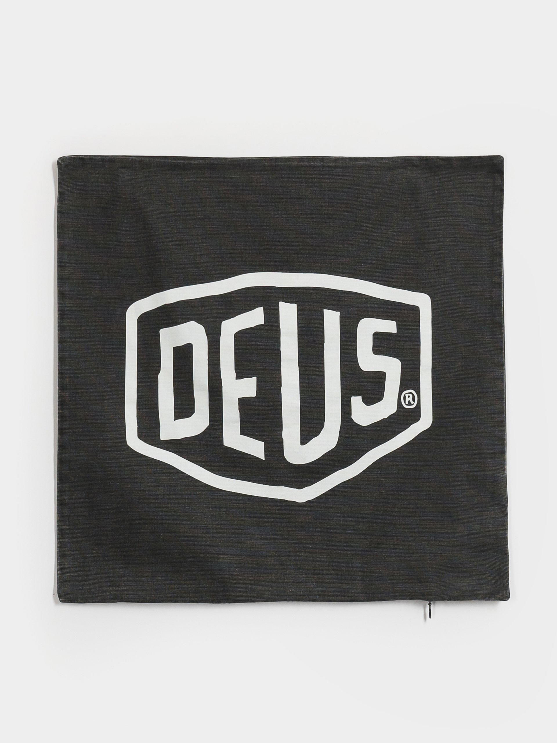 Наволочка Deus Ex Machina Shield Cushion (black)