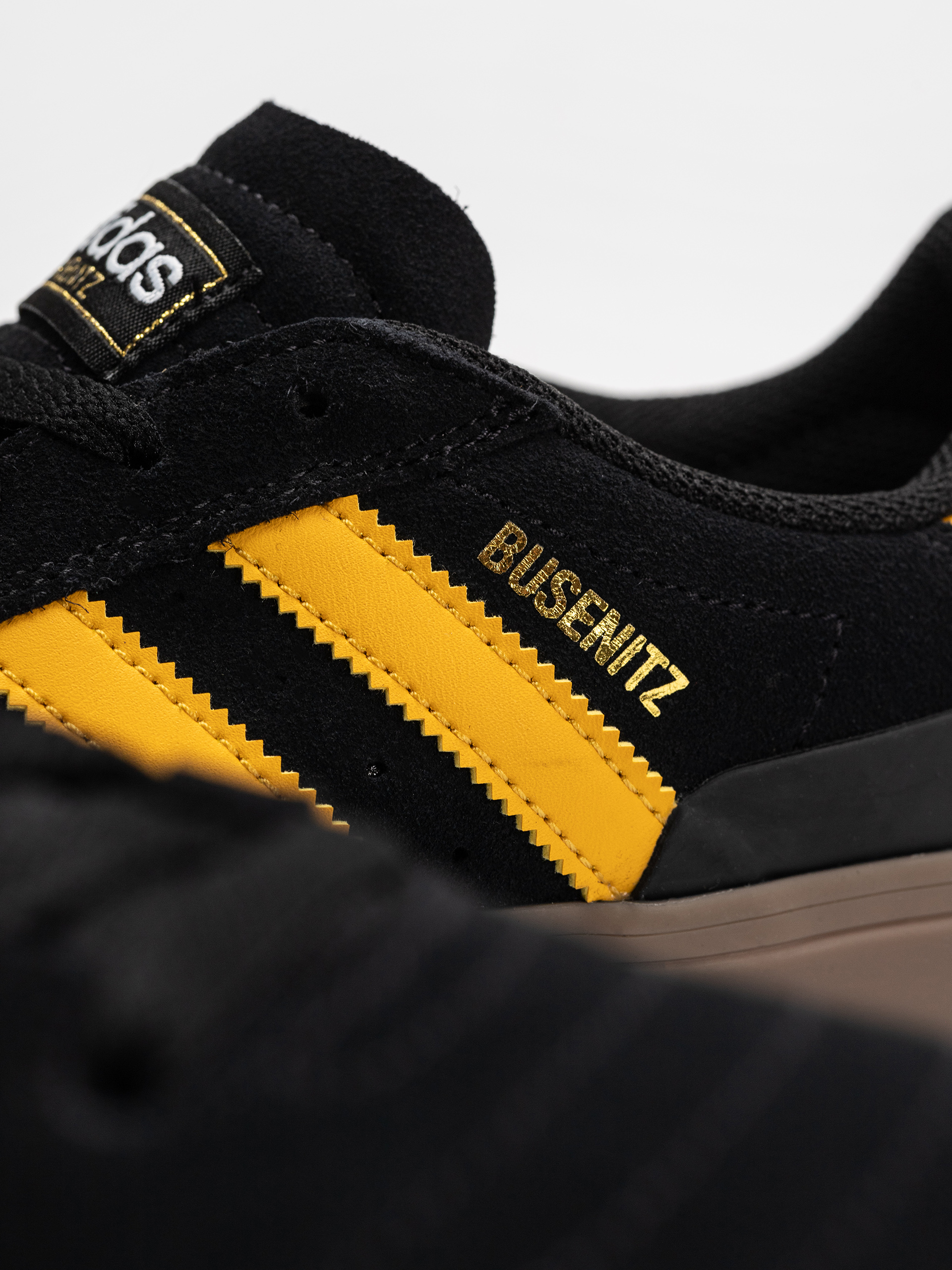Взуття adidas Busenitz Vulc II (cblack/preyel/gum4)