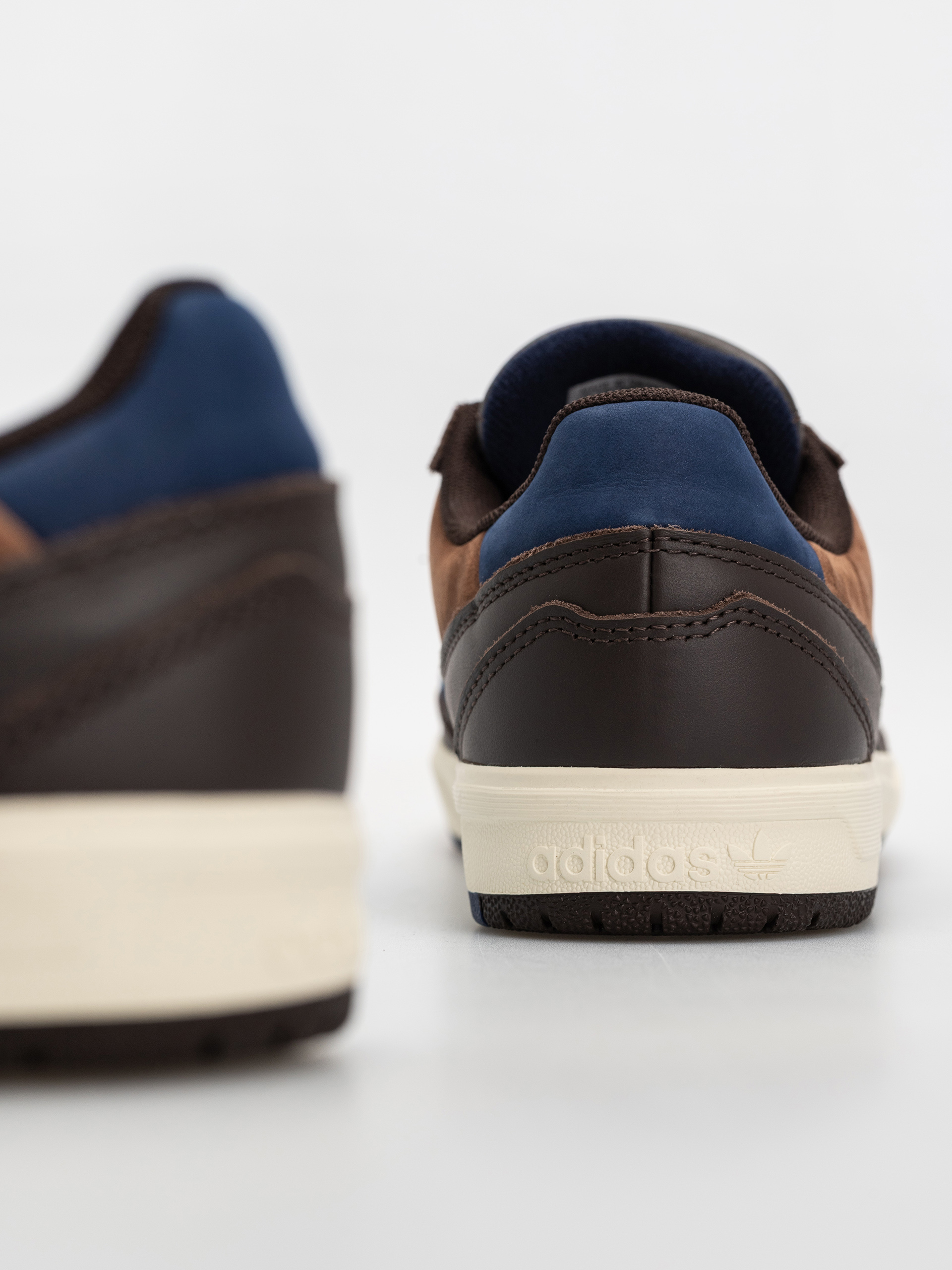 Взуття adidas Tyshawn II (auco/dkblue/prebrn)