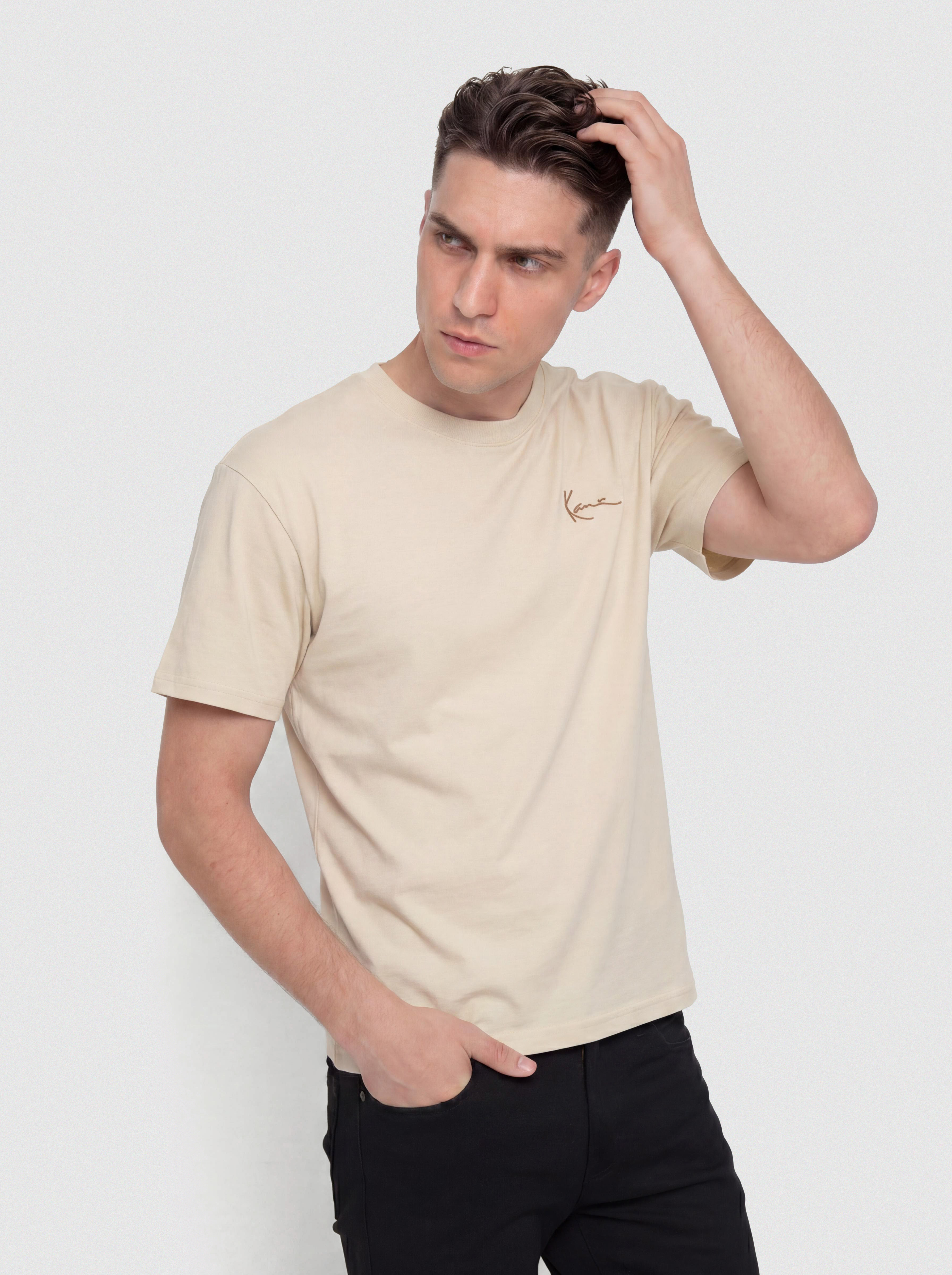 u0424u0443u0442u0431u043eu043bu043au0430 Karl Kani Slogan Boxy (beige)