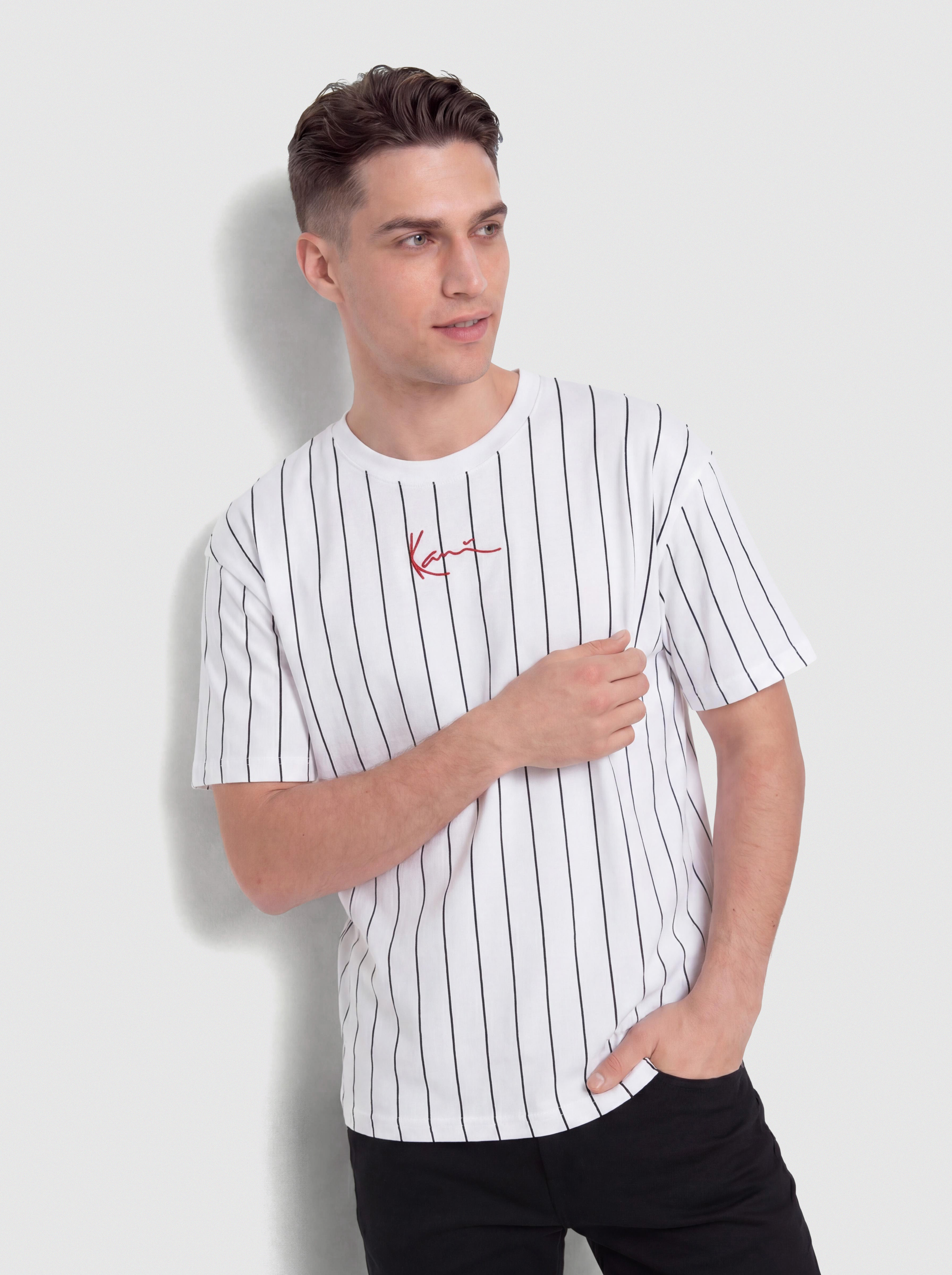u0424u0443u0442u0431u043eu043bu043au0430 Karl Kani Small Signature Pinstripe (white/black)