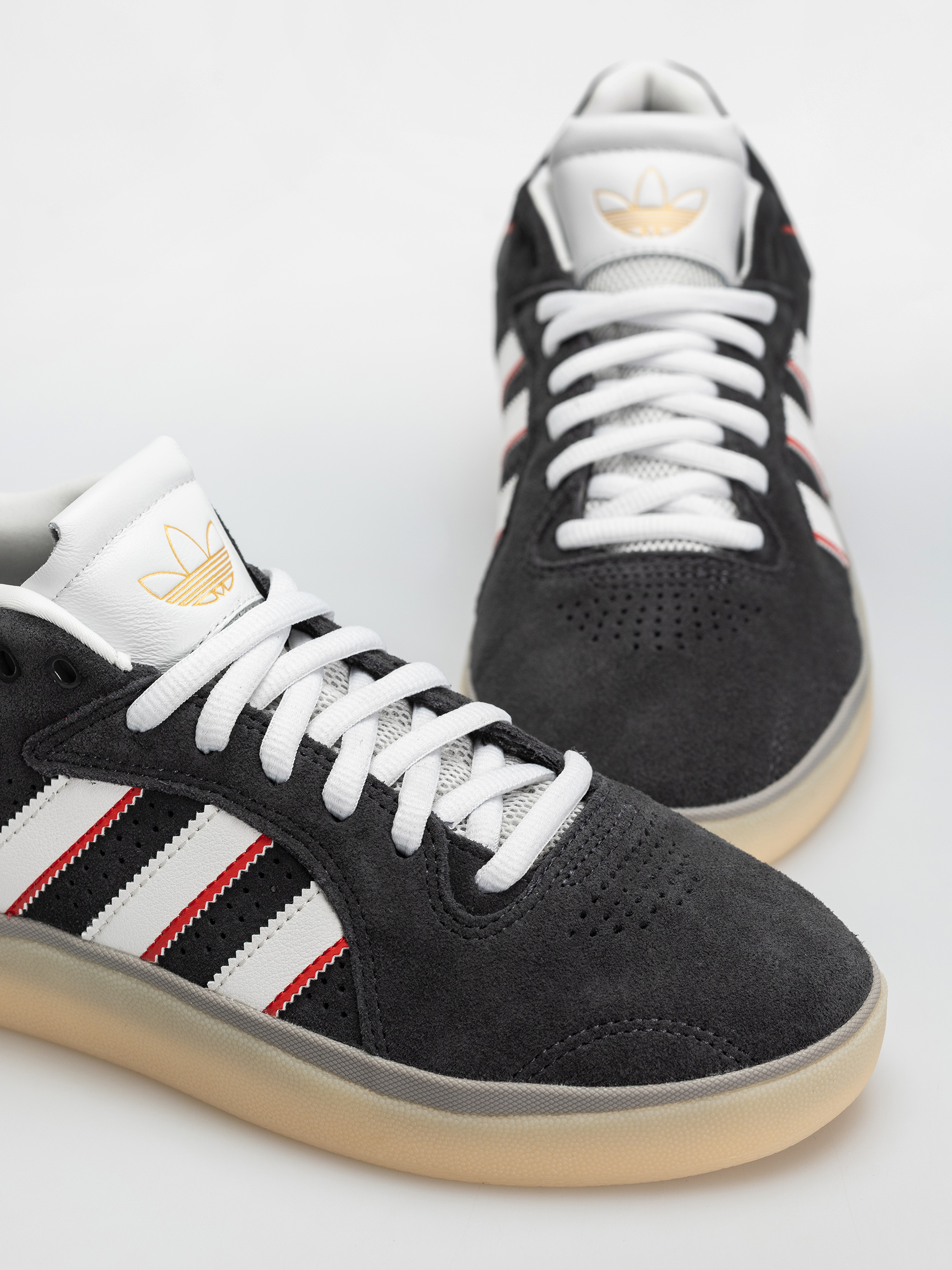 Взуття adidas Tyshawn (carbon/crywht/betsca)
