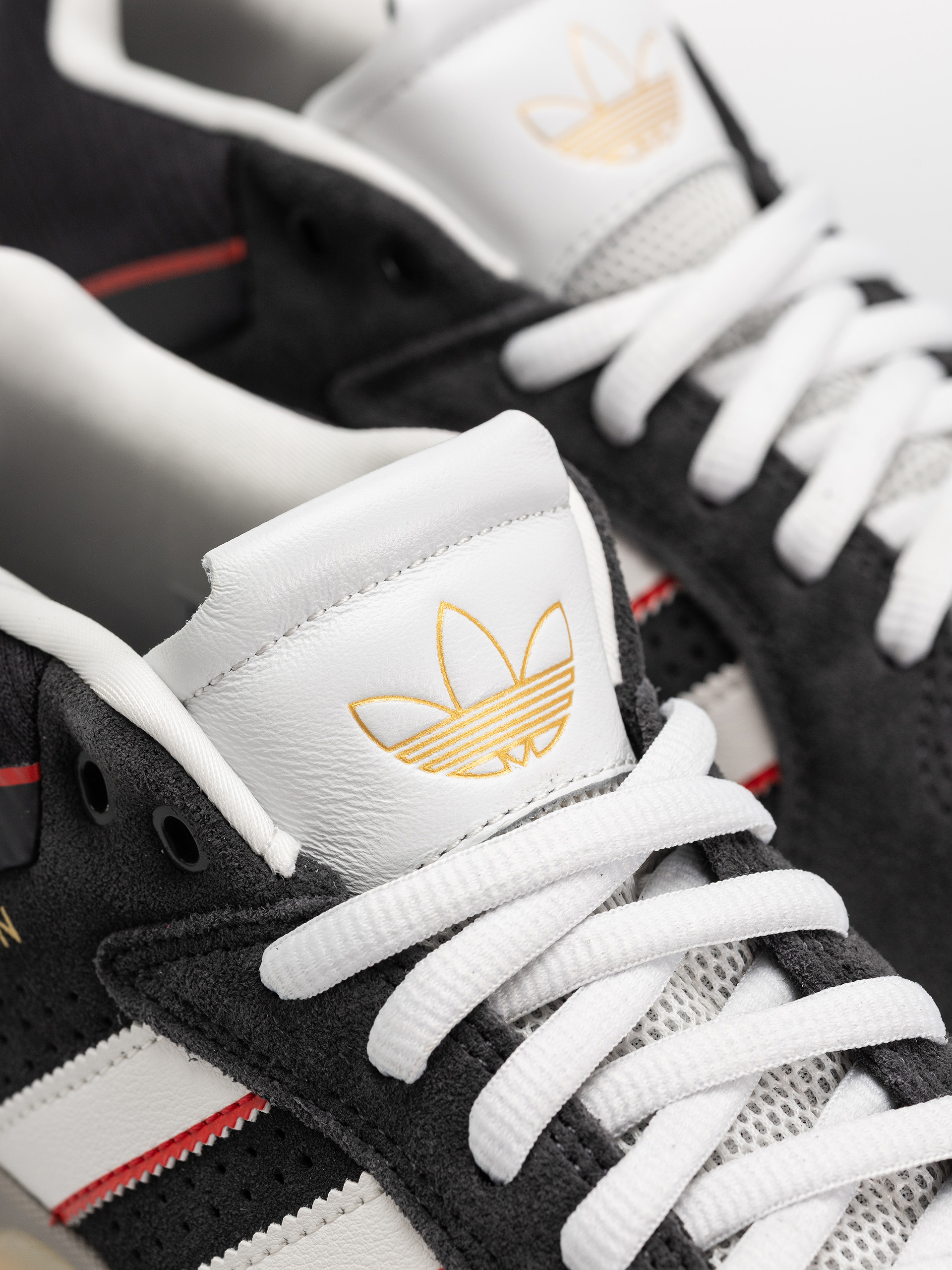 Взуття adidas Tyshawn (carbon/crywht/betsca)