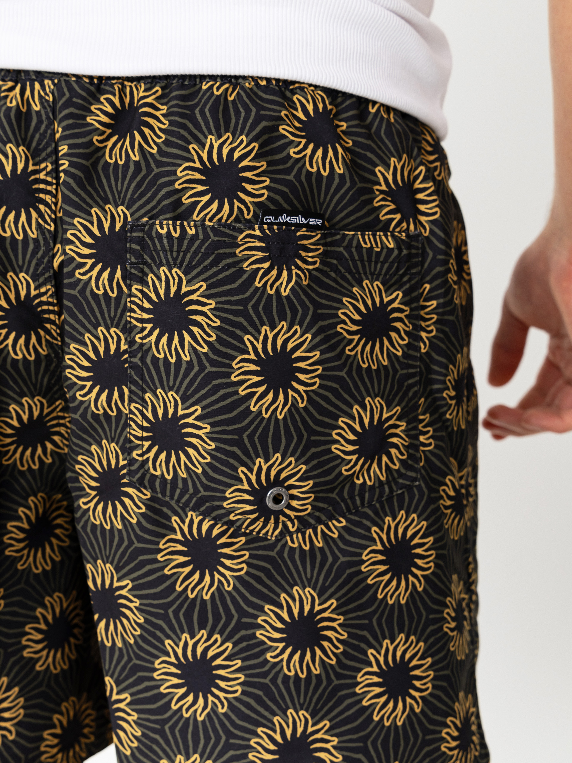 Пляжні шорти Quiksilver Everyday Printed Volley 15 (black ocean mayhem)