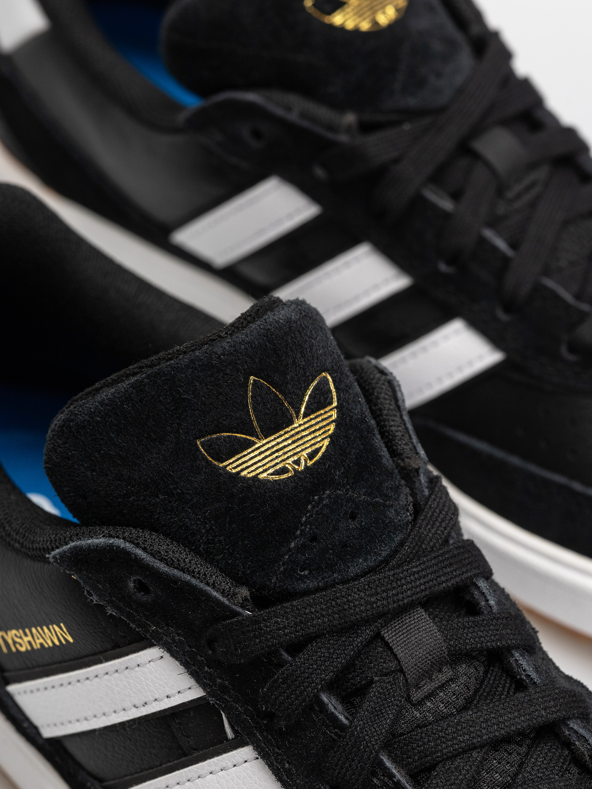 Взуття adidas Tyshawn II (cblack/ftwwht/gum4)