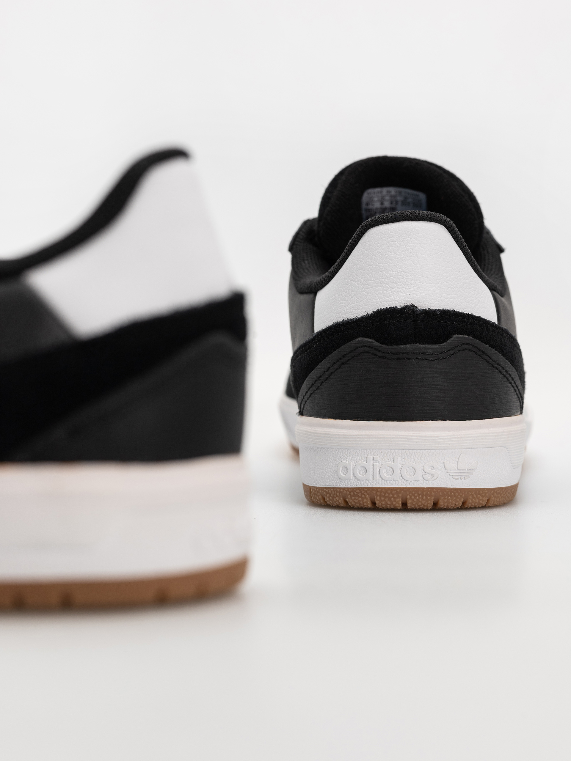 Взуття adidas Tyshawn II (cblack/ftwwht/gum4)