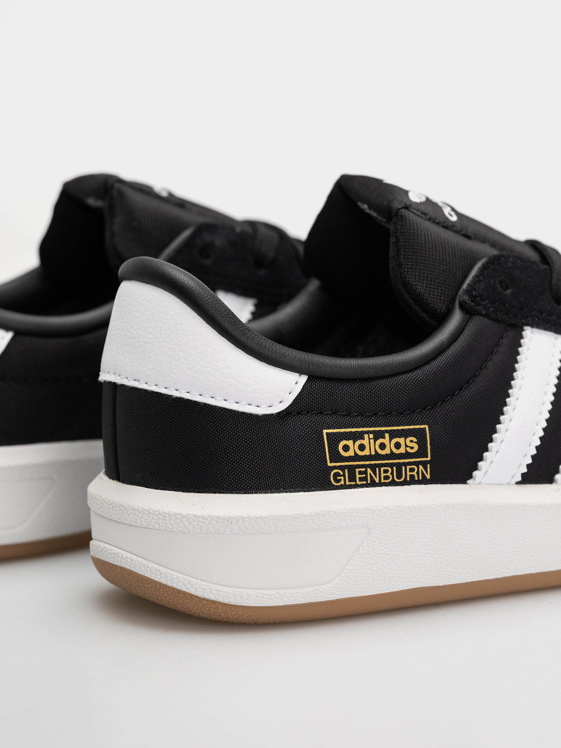 Взуття adidas Glenburn (cblack/ftwwht/gum4)