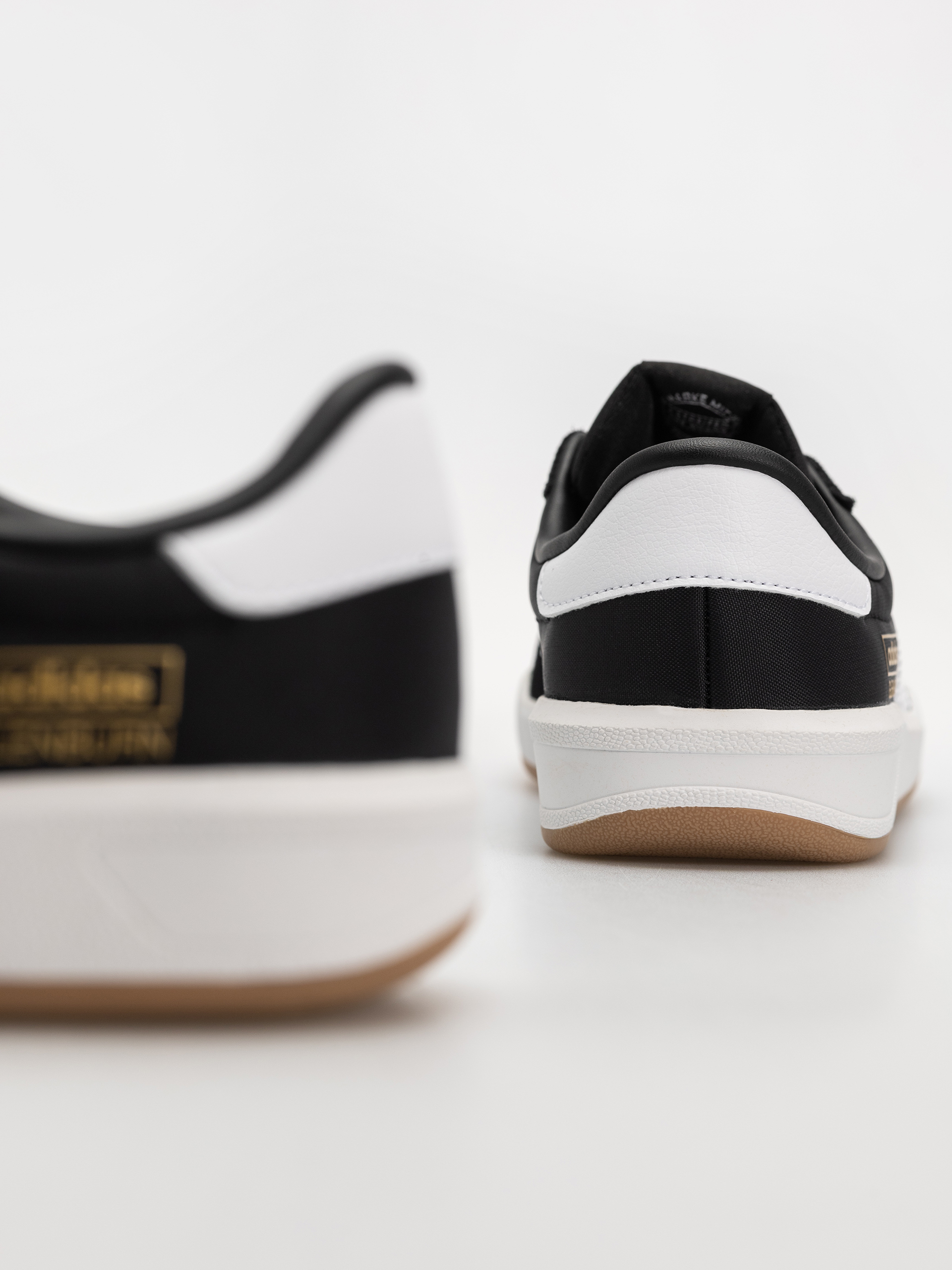 Взуття adidas Glenburn (cblack/ftwwht/gum4)