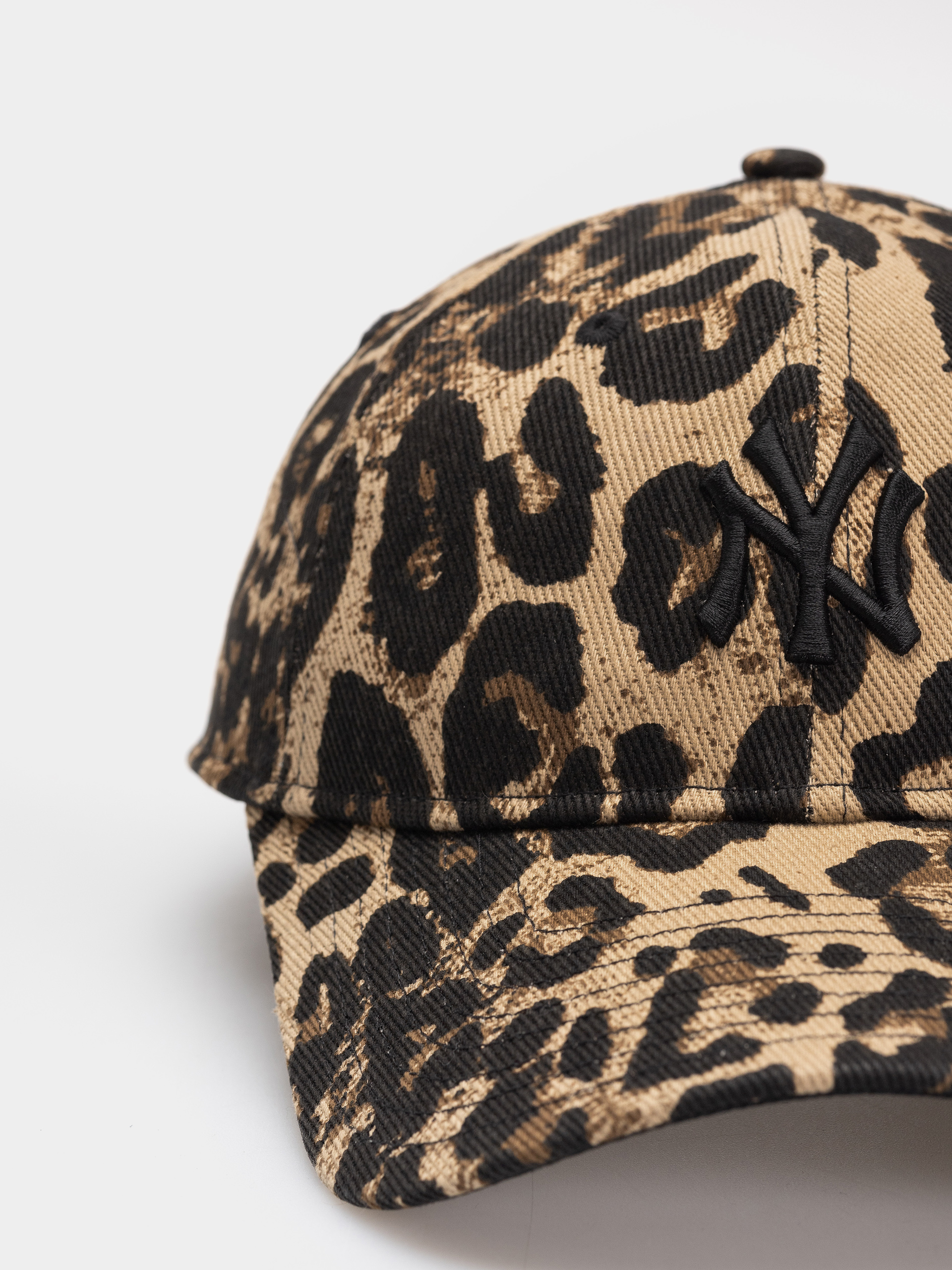 Кепка New Era Leopard 9Twenty New York Yankees Wmn (camo leo)