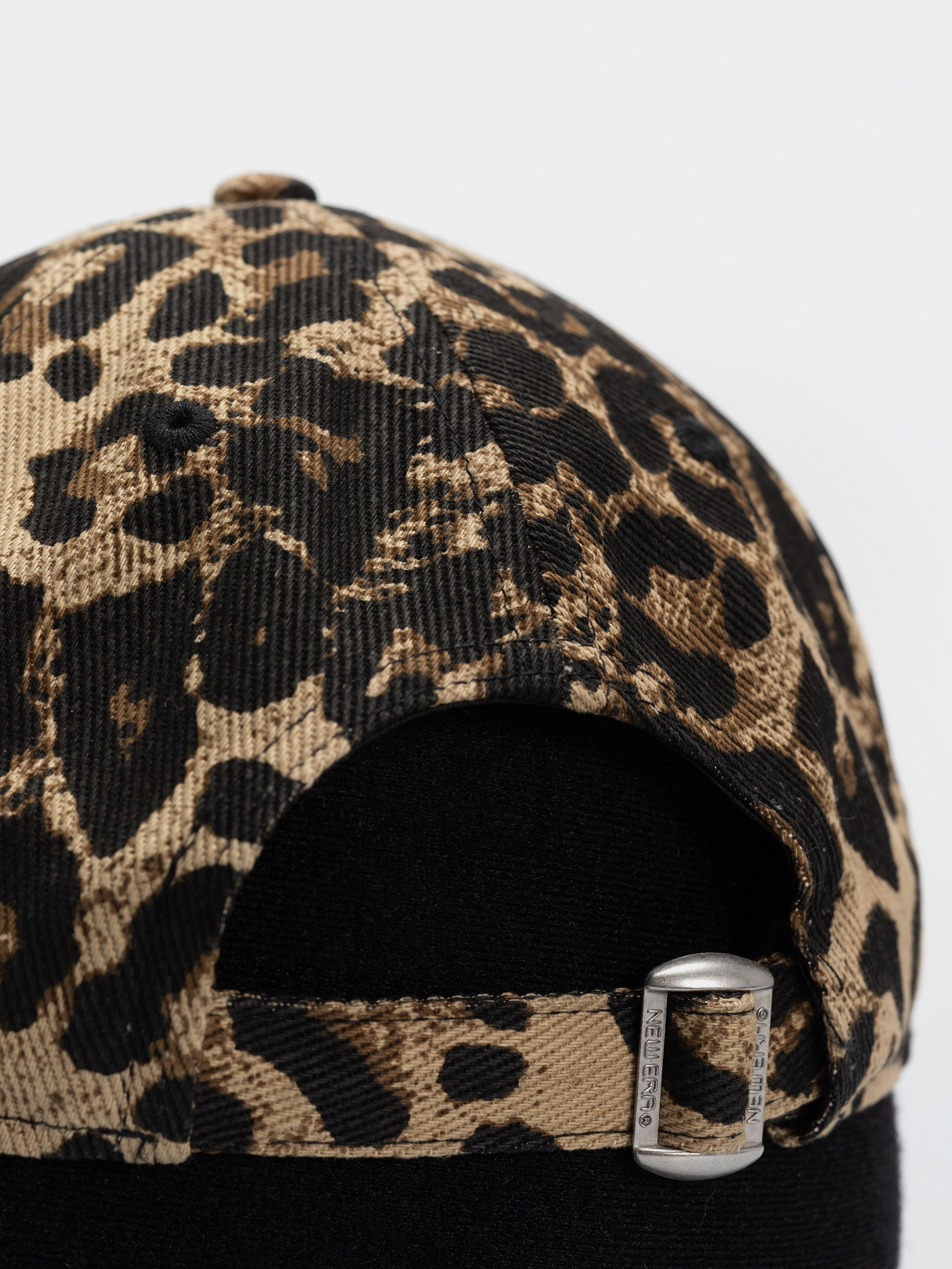 Кепка New Era Leopard 9Twenty New York Yankees Wmn (camo leo)