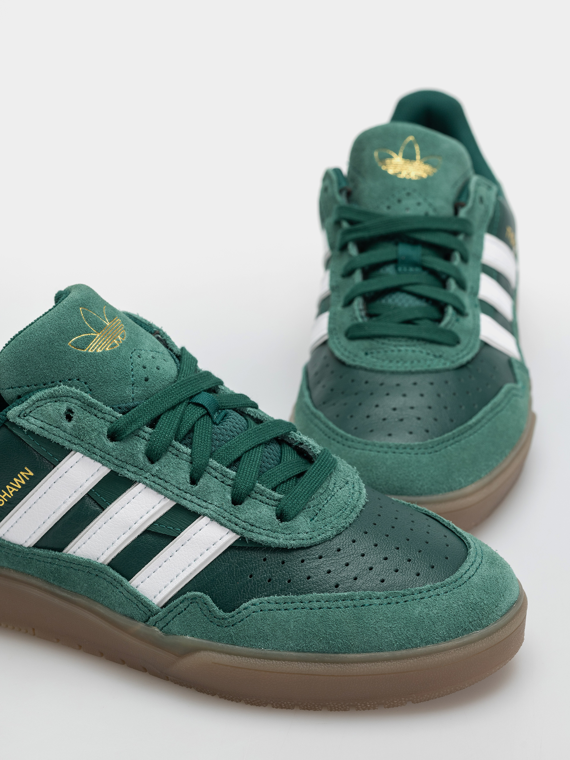 Взуття adidas Tyshawn II (cgreen/ftwwht/gum5)