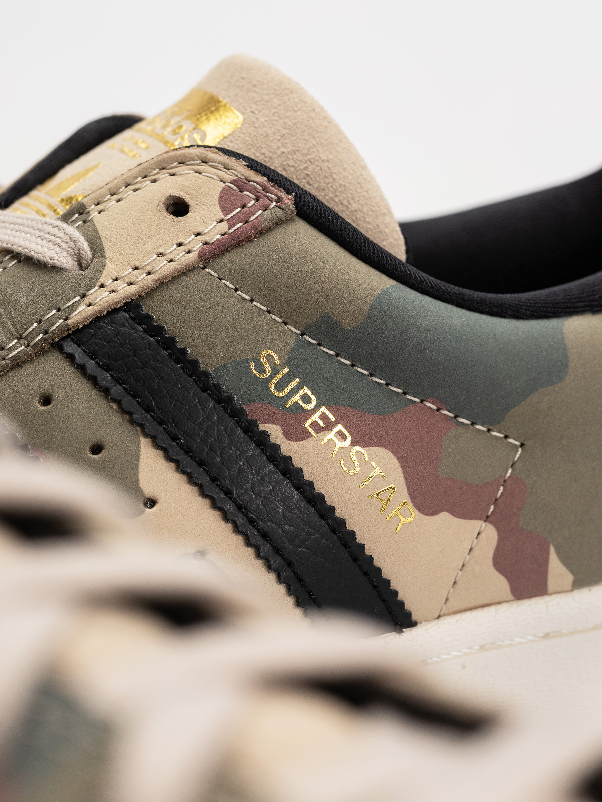 Взуття adidas Superstar Adv (khathr/cblack/cwhite)