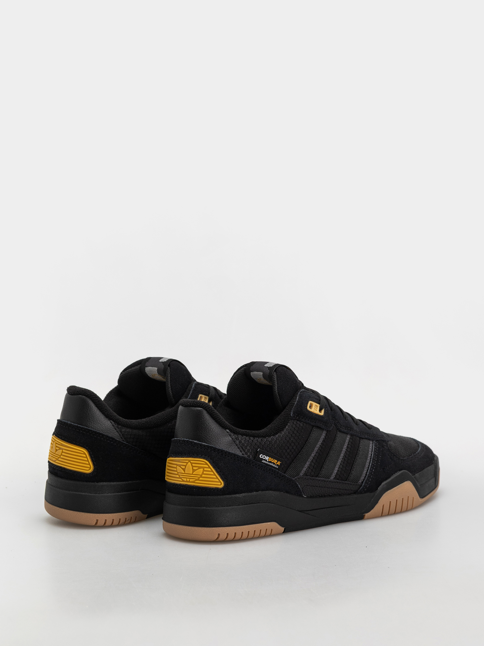 Взуття adidas Tekkira Cup (carbon/carbon/cblack)