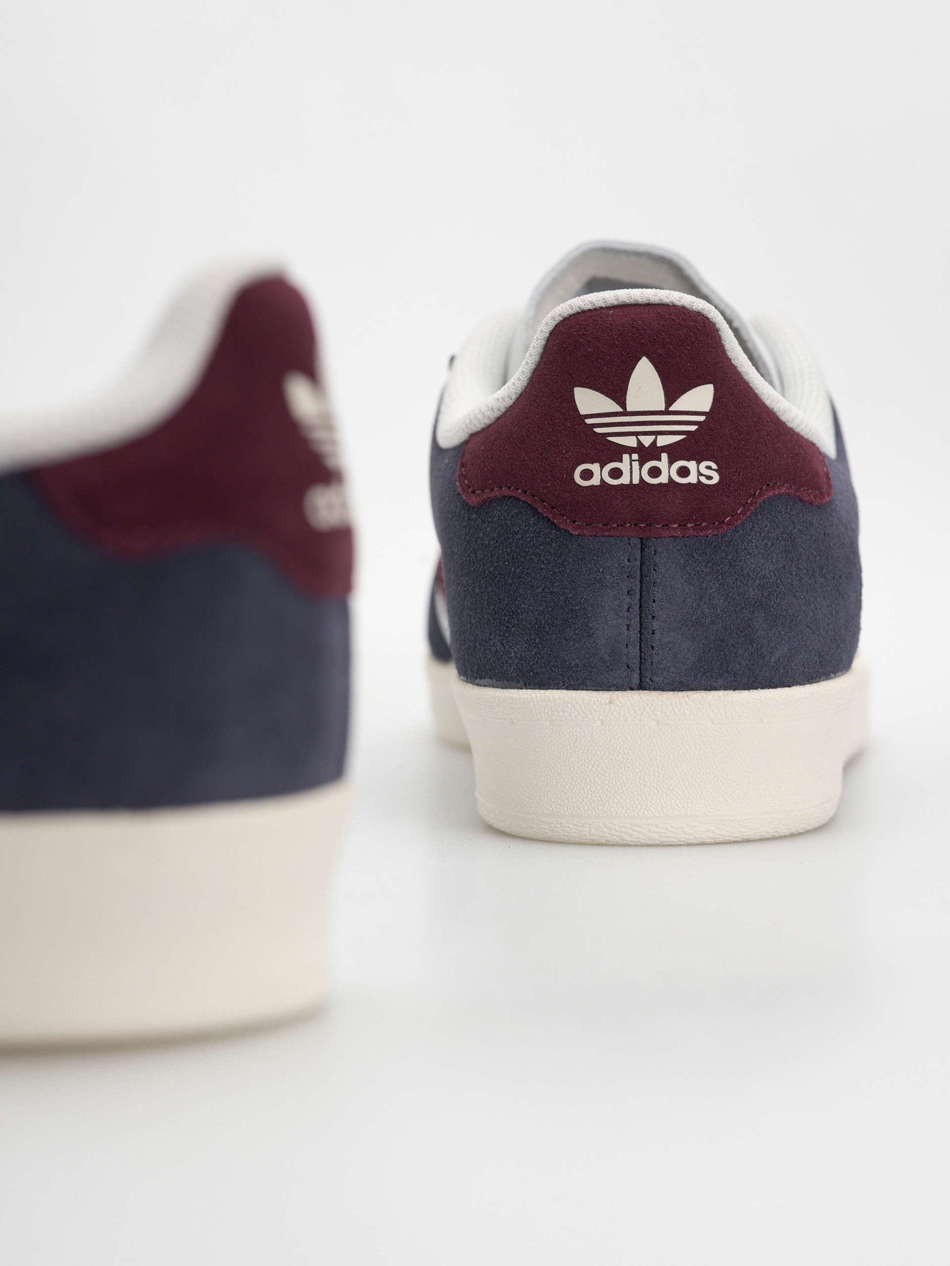Взуття adidas Superskate Low (shanav/maroon/crywht)