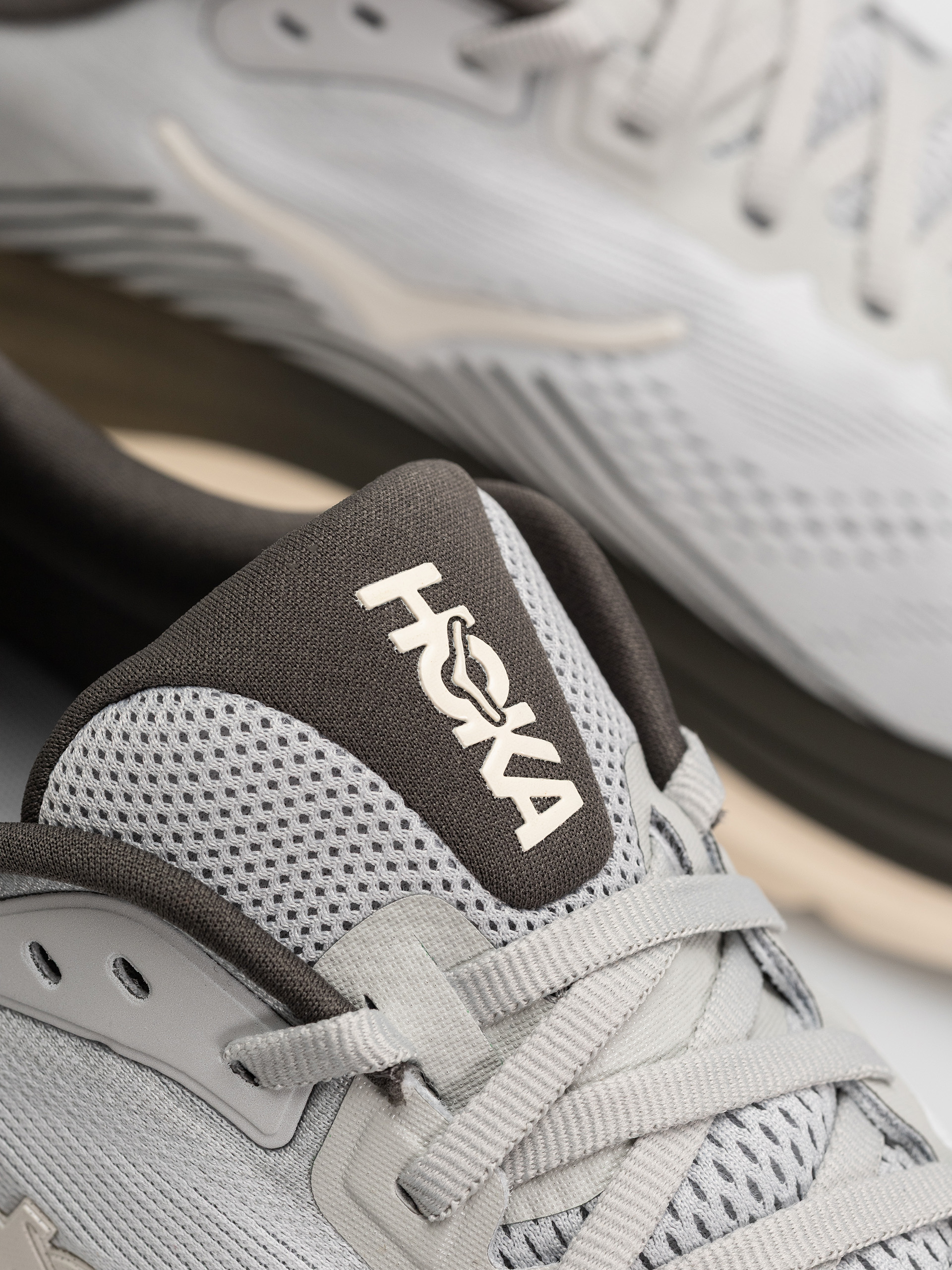Взуття Hoka Clifton 11 (stardust/alabaster)