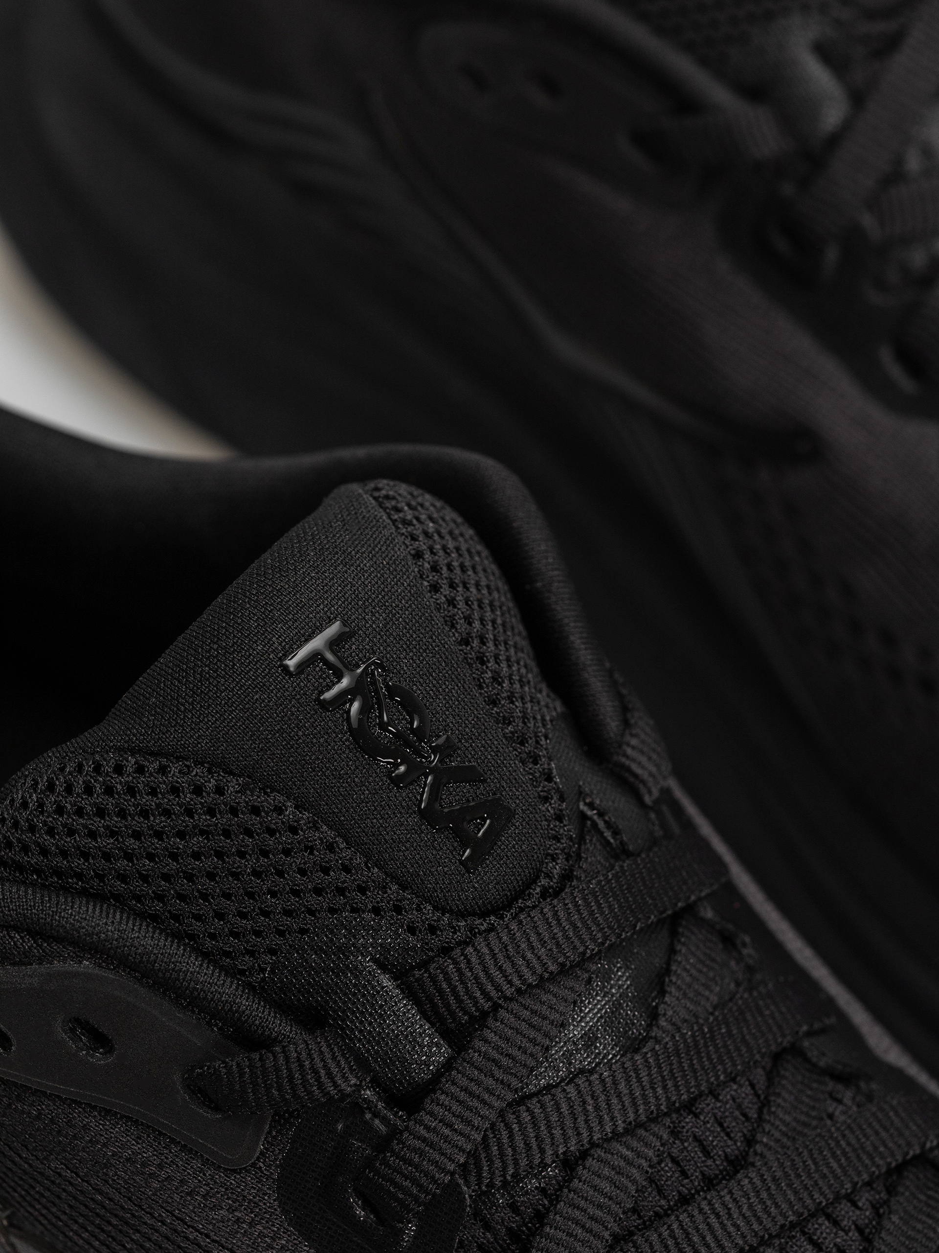 Взуття Hoka Clifton 11 Wmn (black/black)