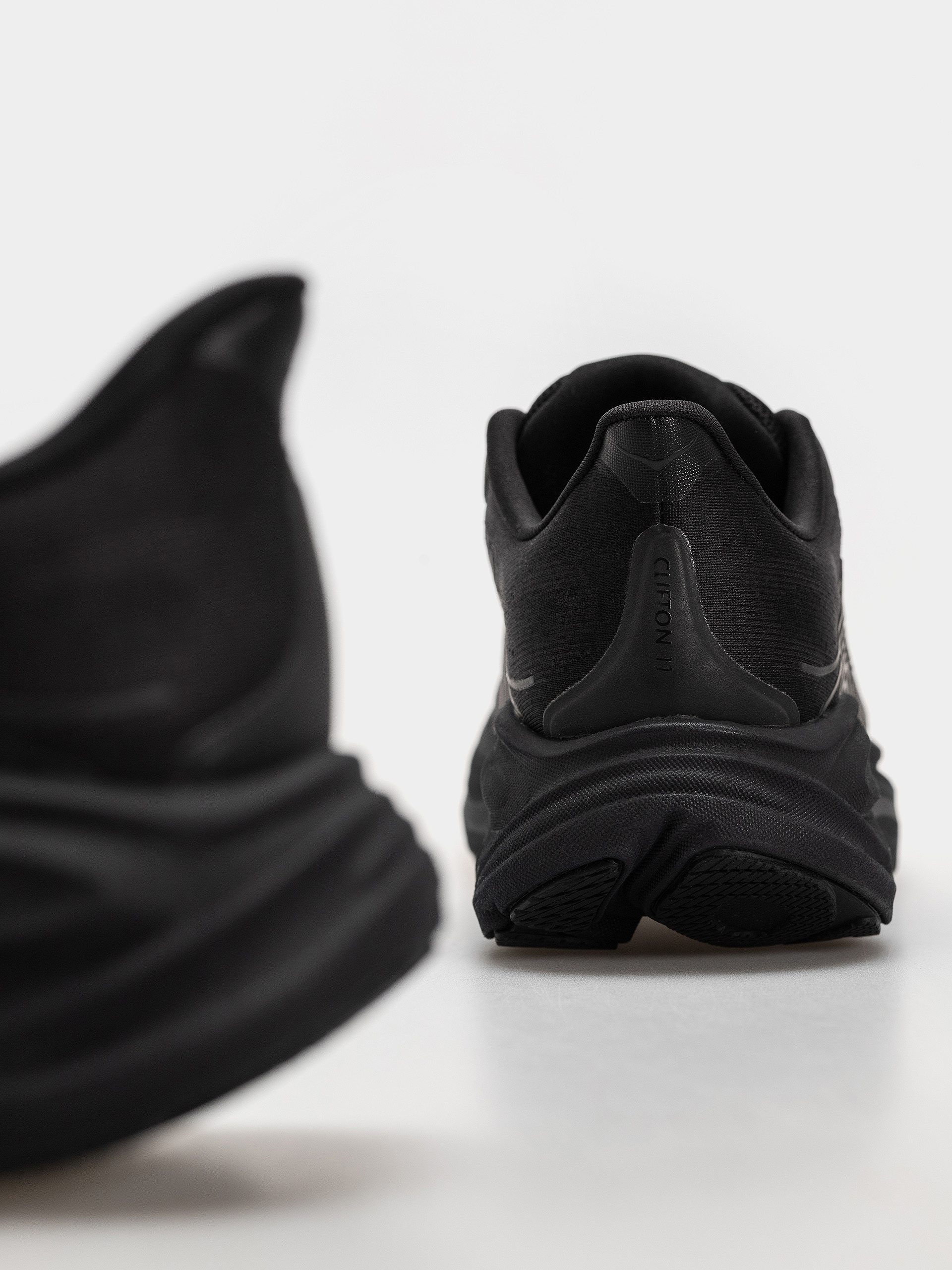Взуття Hoka Clifton 11 Wmn (black/black)