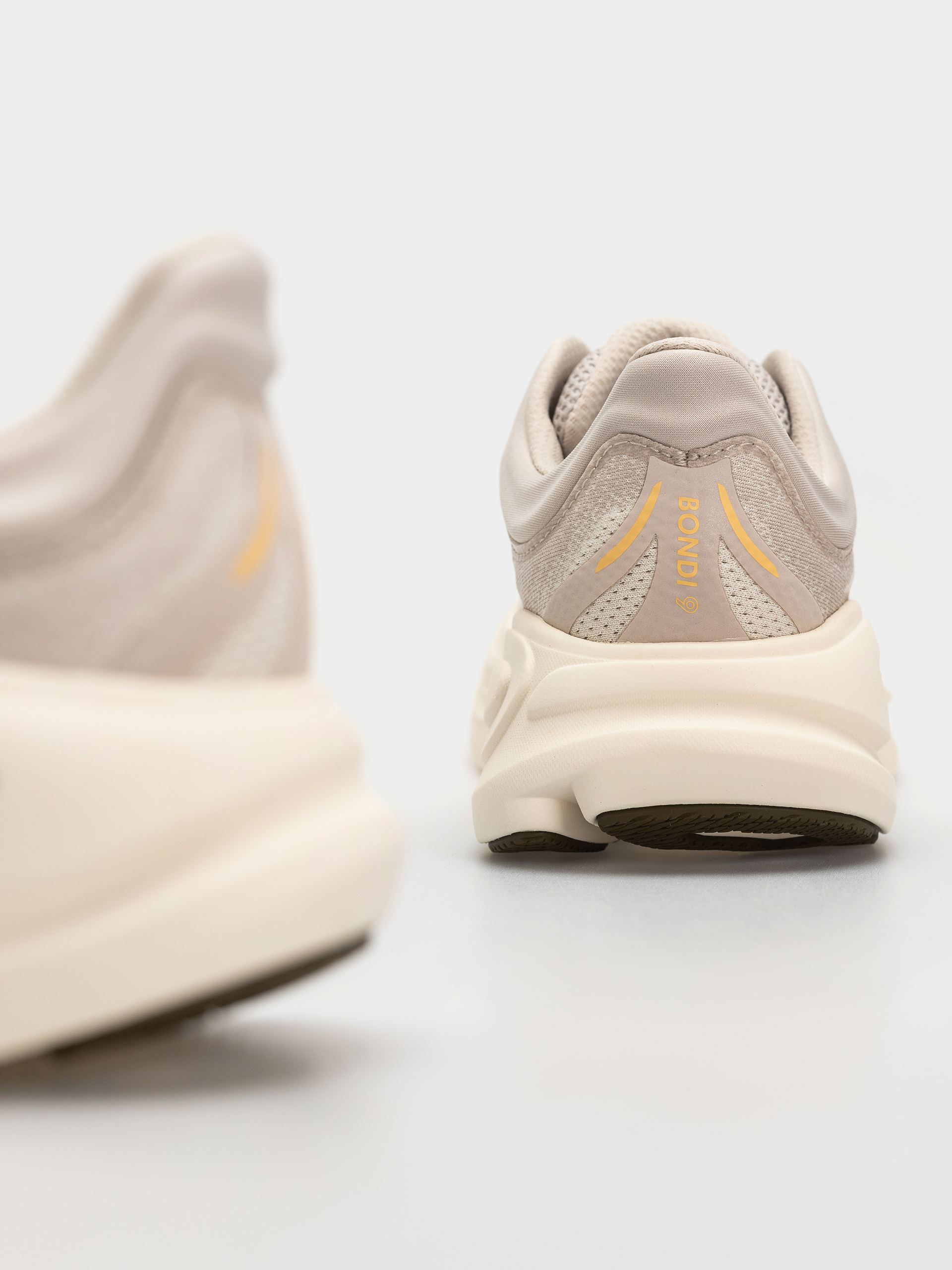 Взуття Hoka Bondi 9 Wmn (river rock grey/alabaster)