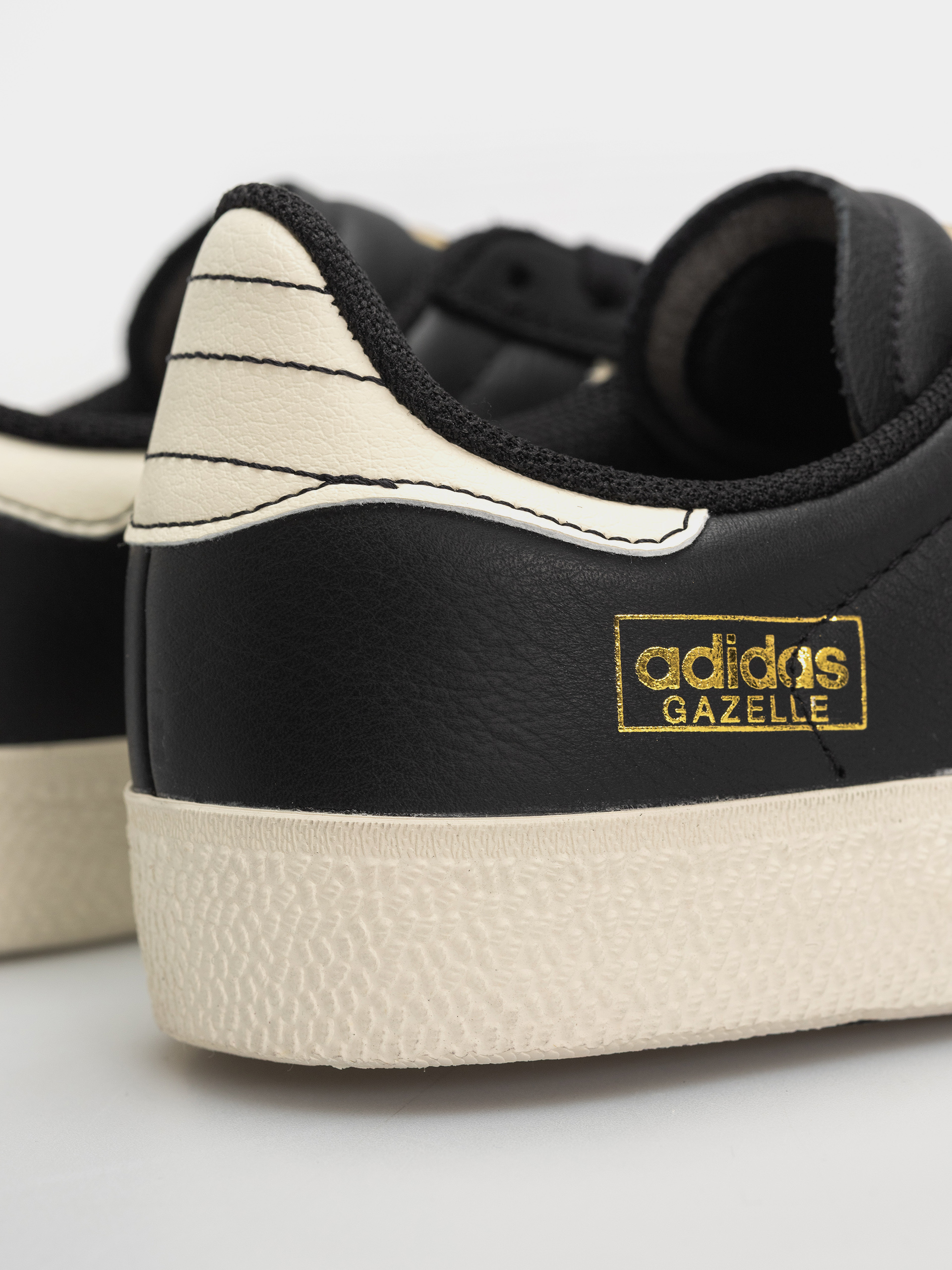 Взуття adidas Gazelle Adv (cblack/crewht/goldmt)