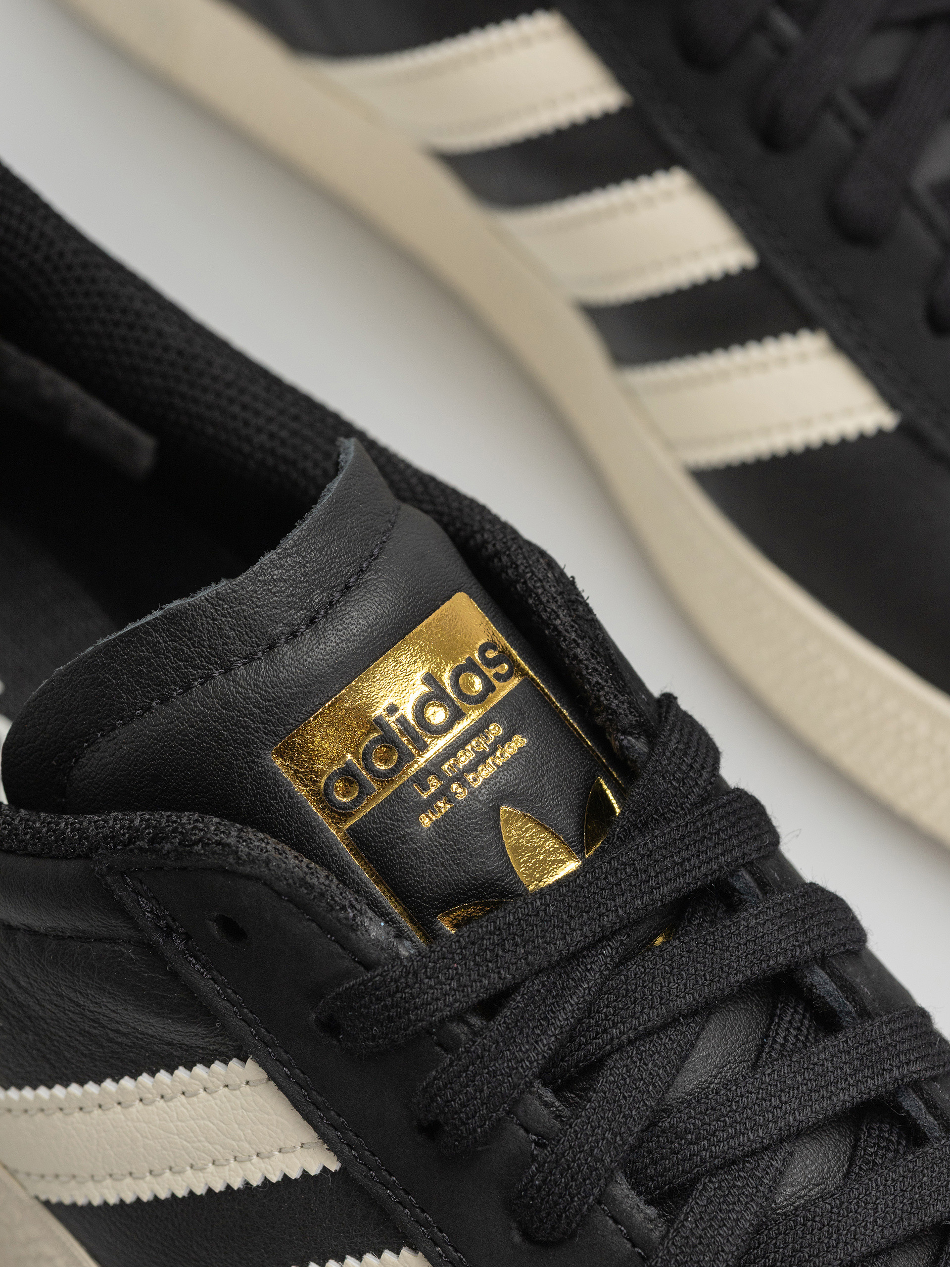 Взуття adidas Gazelle Adv (cblack/crewht/goldmt)