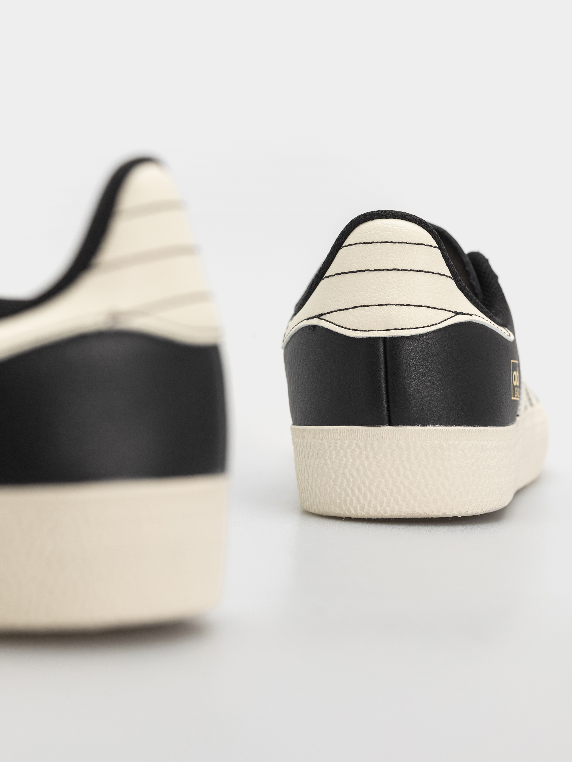 Взуття adidas Gazelle Adv (cblack/crewht/goldmt)