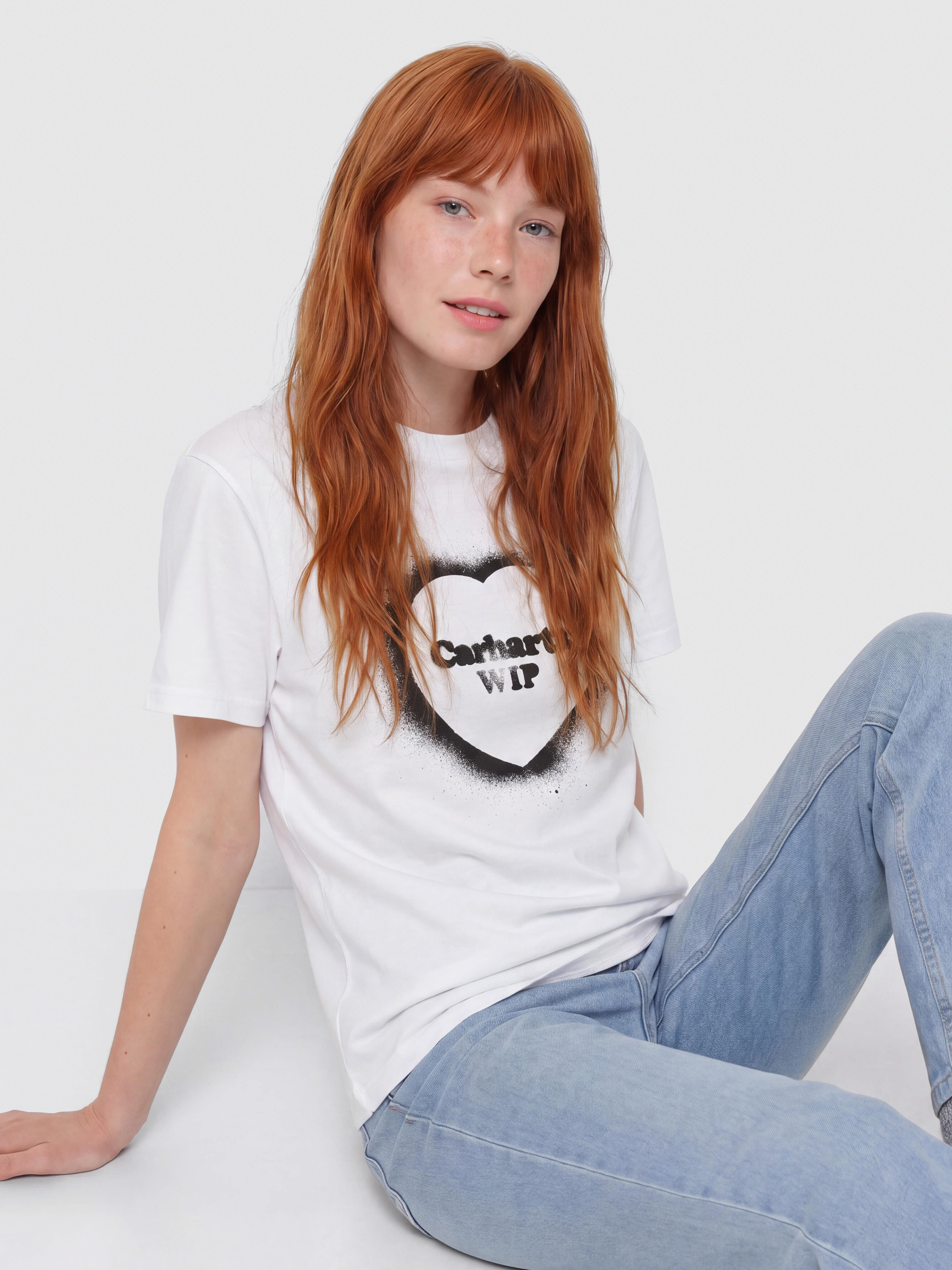 Футболка Carhartt WIP Spray Heart Wmn