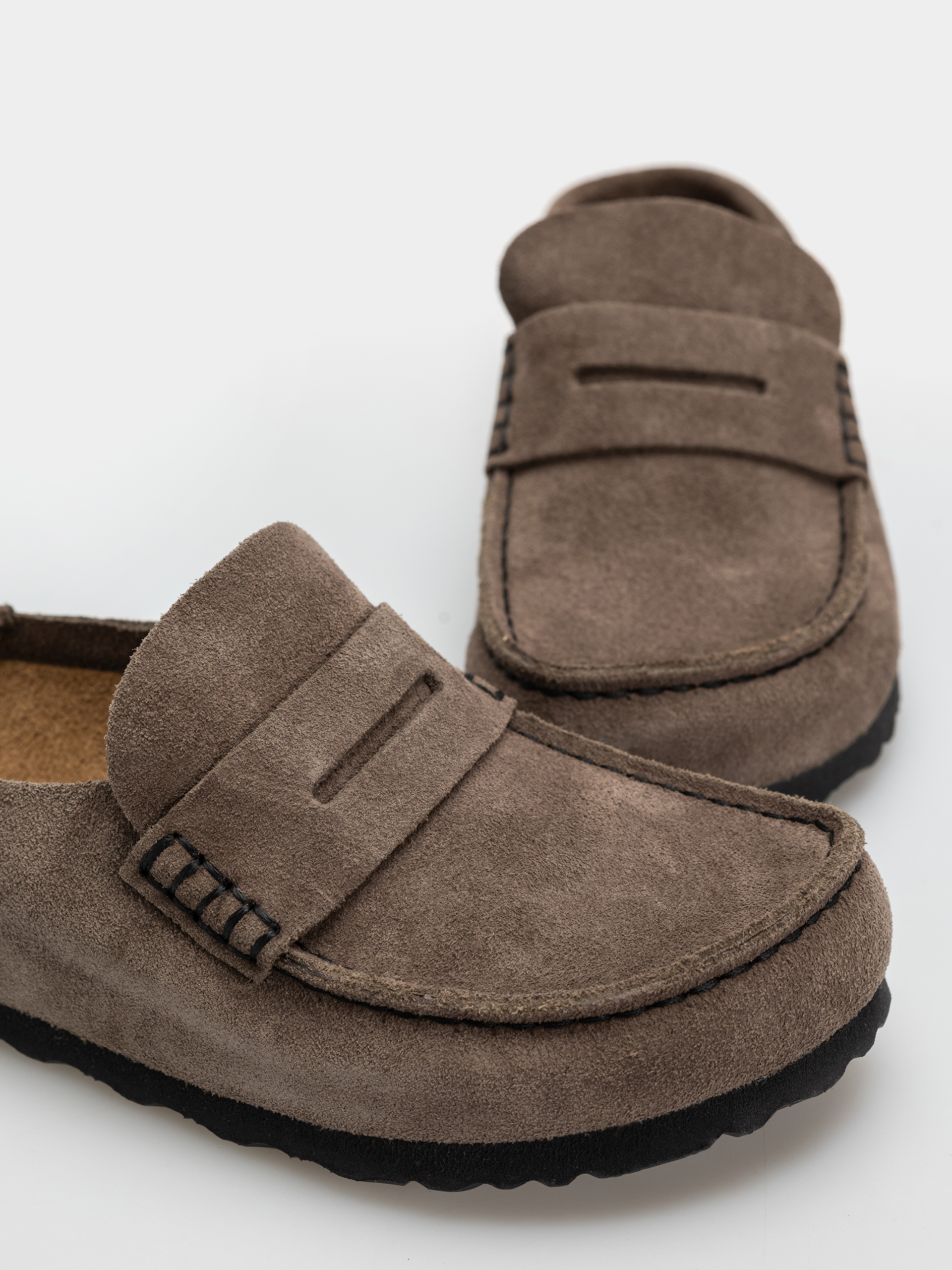 Шльопанці Birkenstock Naples Wrapped Suede Leather Narrow (concrete gray)
