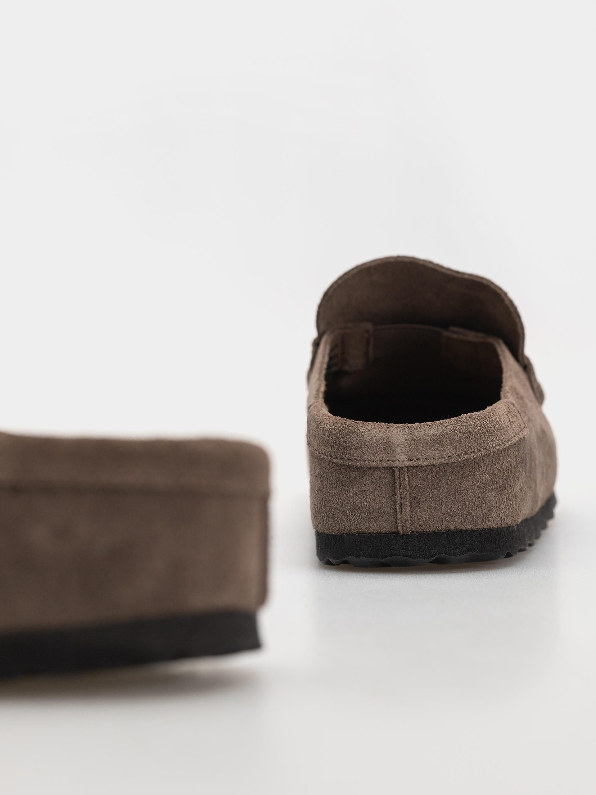 Шльопанці Birkenstock Naples Wrapped Suede Leather Narrow (concrete gray)