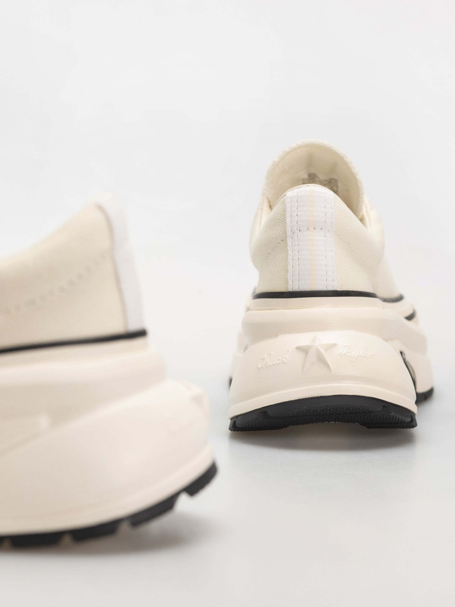 Взуття Converse Run Star Crush Ox Wmn (egret/egret/black)