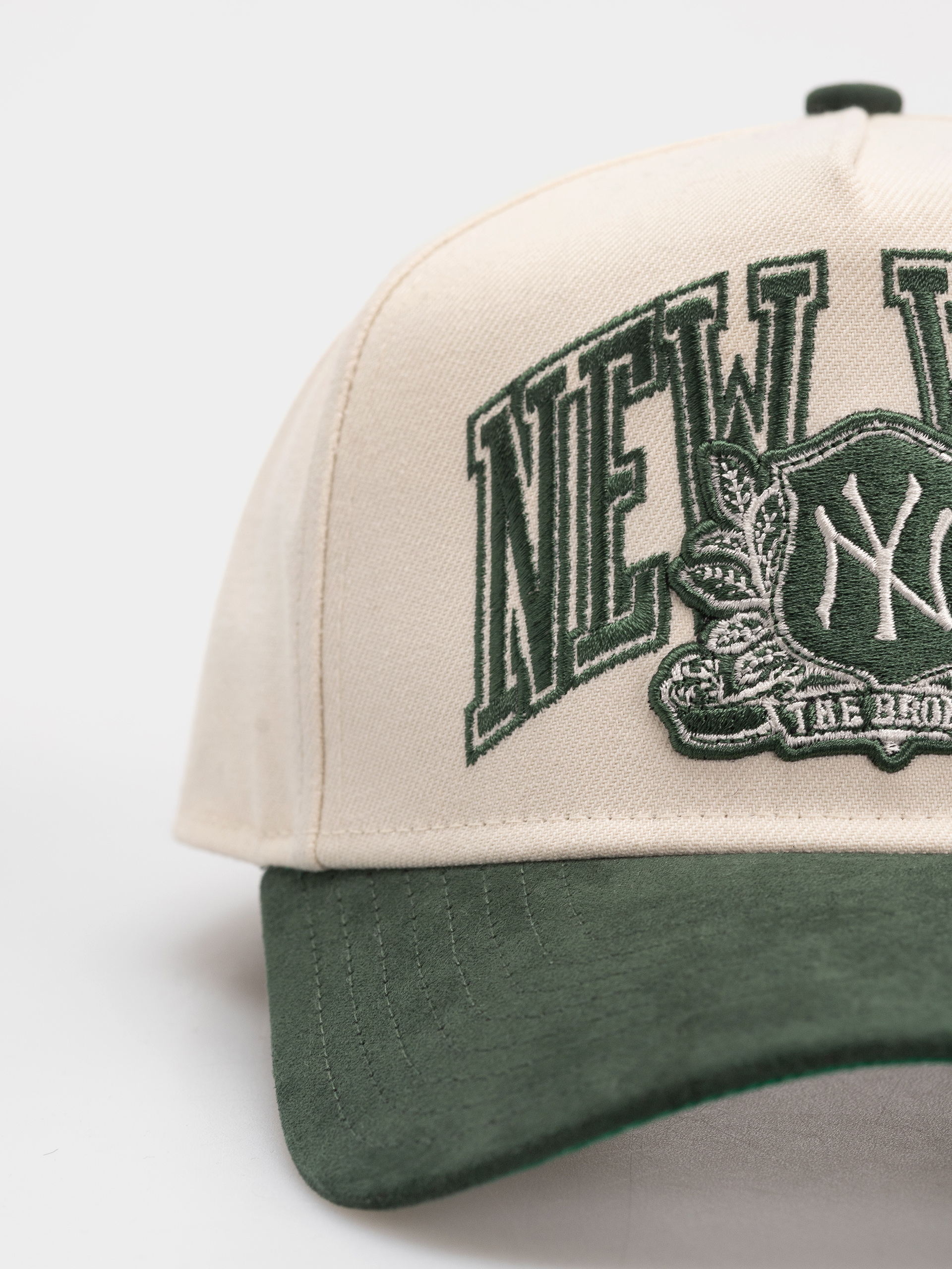 Кепка New Era Wordmark Suede Eframe New York Yankees (light cream/green)