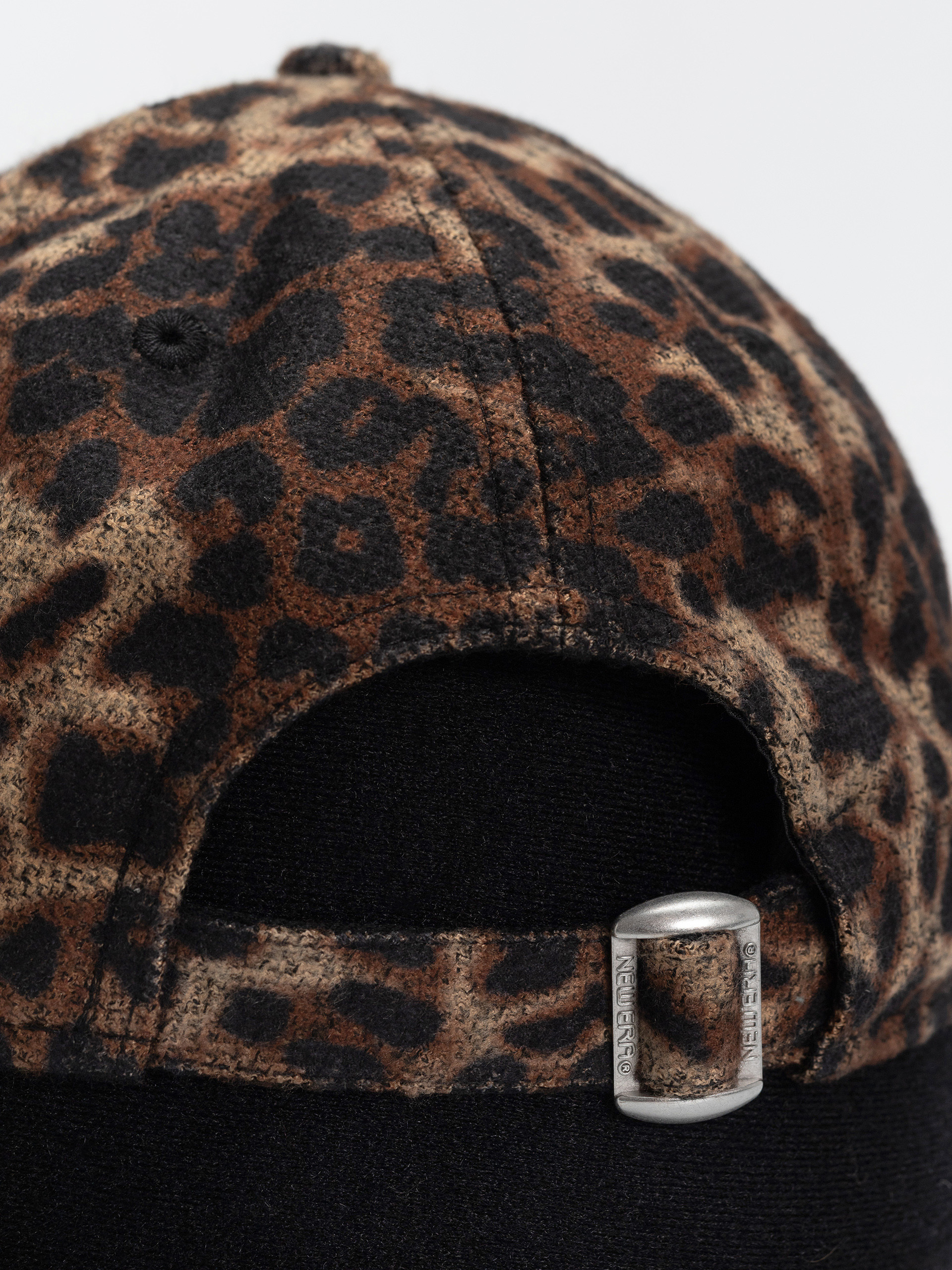 Кепка New Era Cosy Leopard 9Forty New York Yankees Wmn (dark leo)