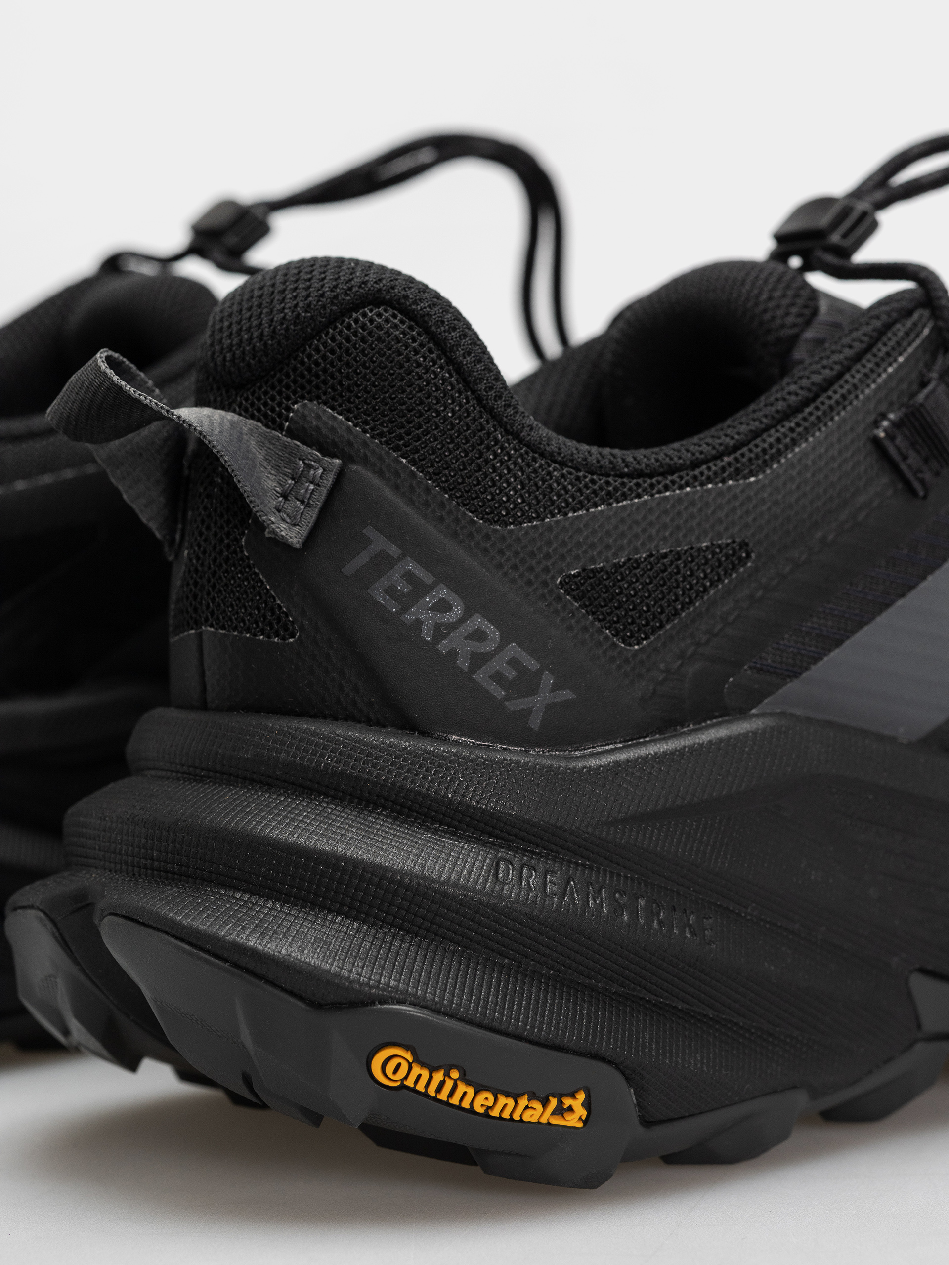 Взуття adidas Terrex Freehiker Sl (cblack/gresix/gresix)