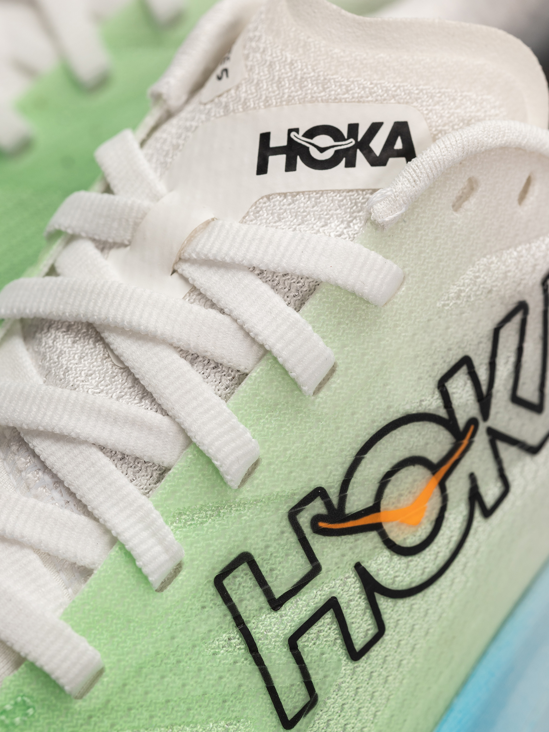 Взуття Hoka Mafate 5 Wmn (frost/tart apple)