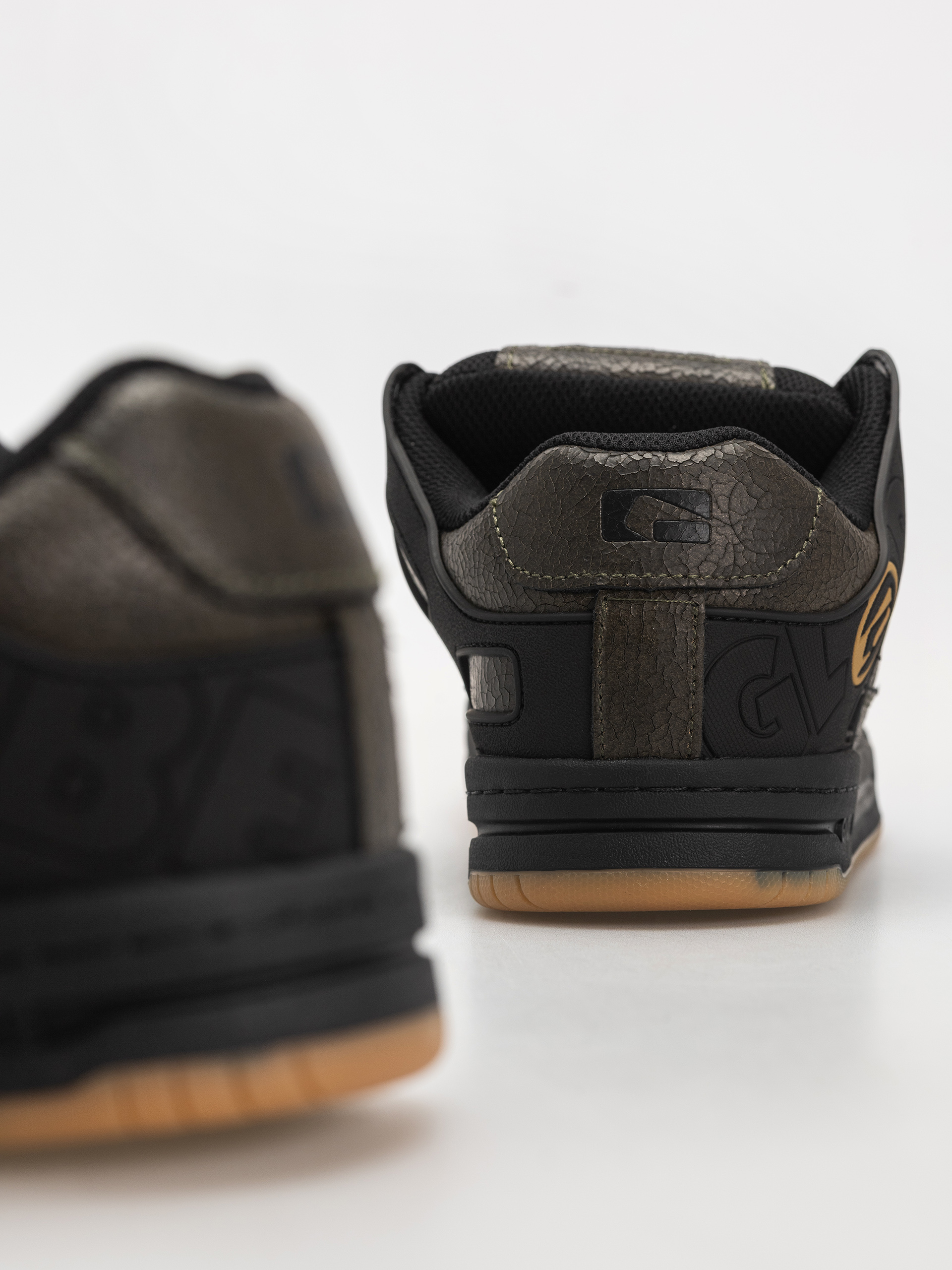 Взуття Globe Tilt (distressed leather)