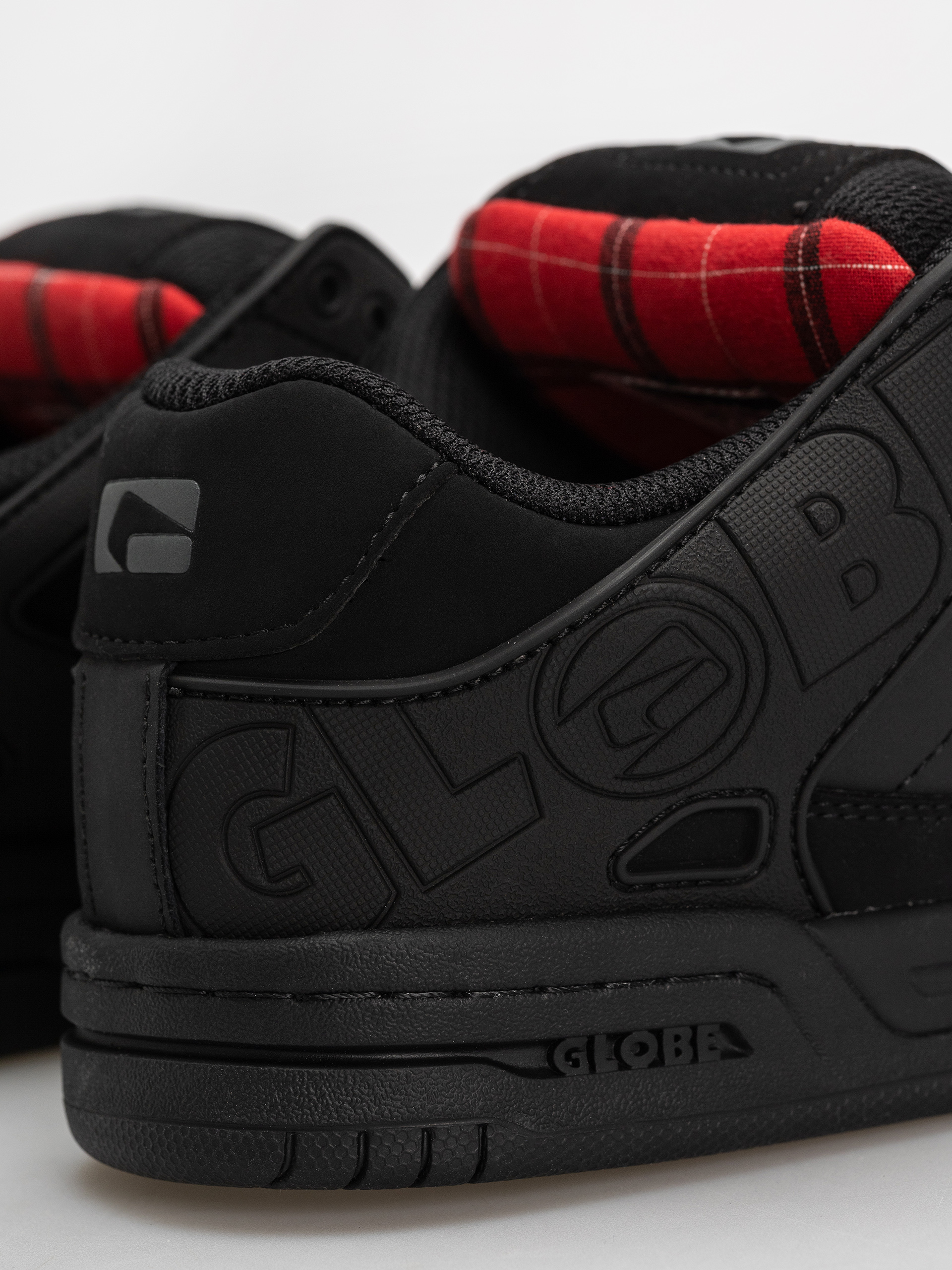 Взуття Globe Tilt (black/red/tartan)