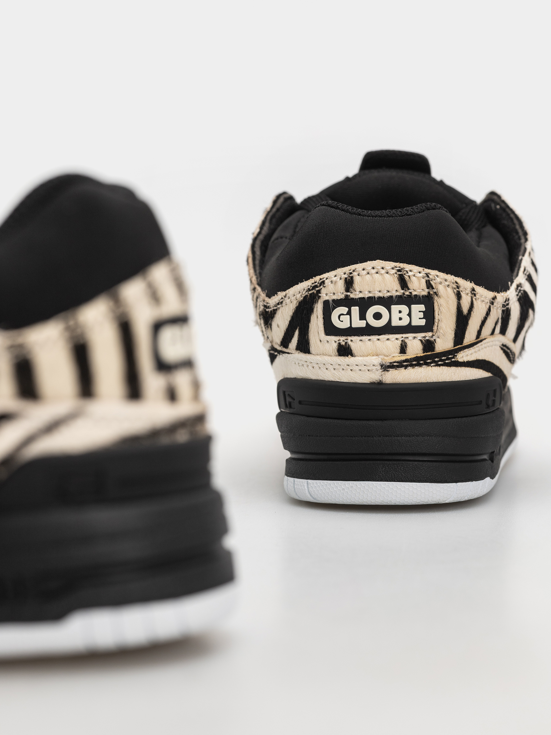Взуття Globe Fusion (zebra)