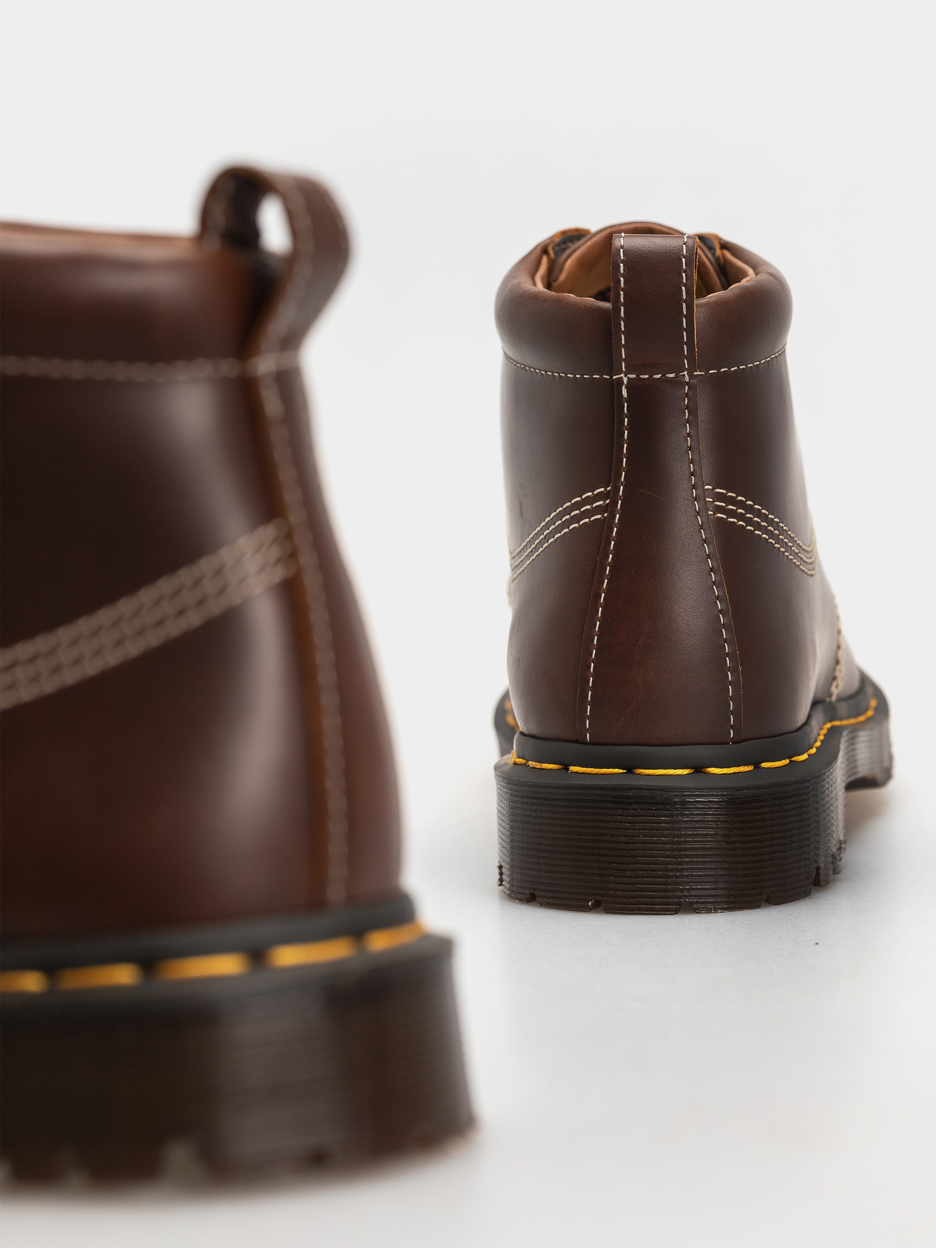 Взуття Dr. Martens Lowell Chukka (butterscotch)