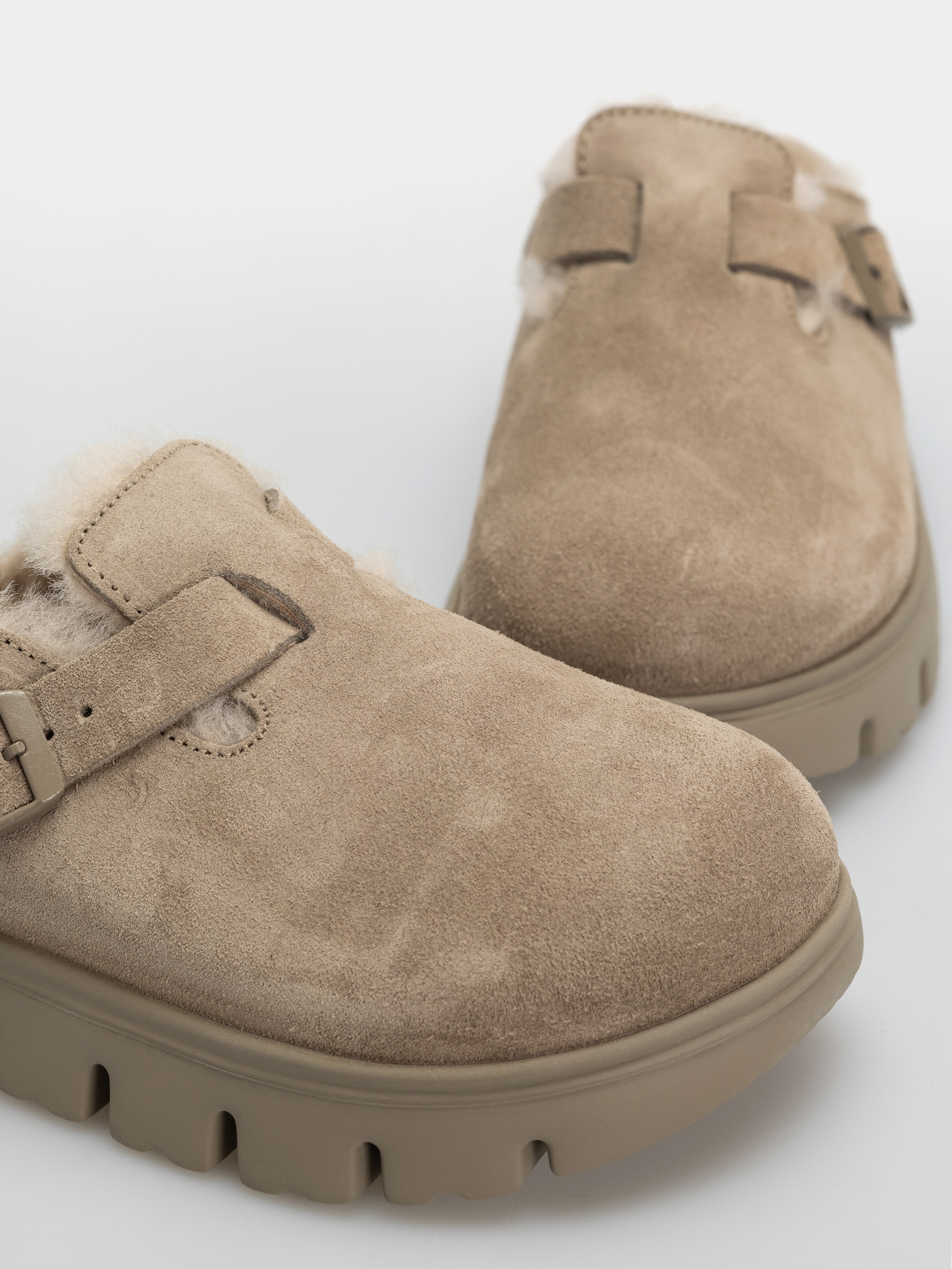 Шльопанці Birkenstock Boston Chunky Shearling Suede Leather Narrow Wmn (taupe)