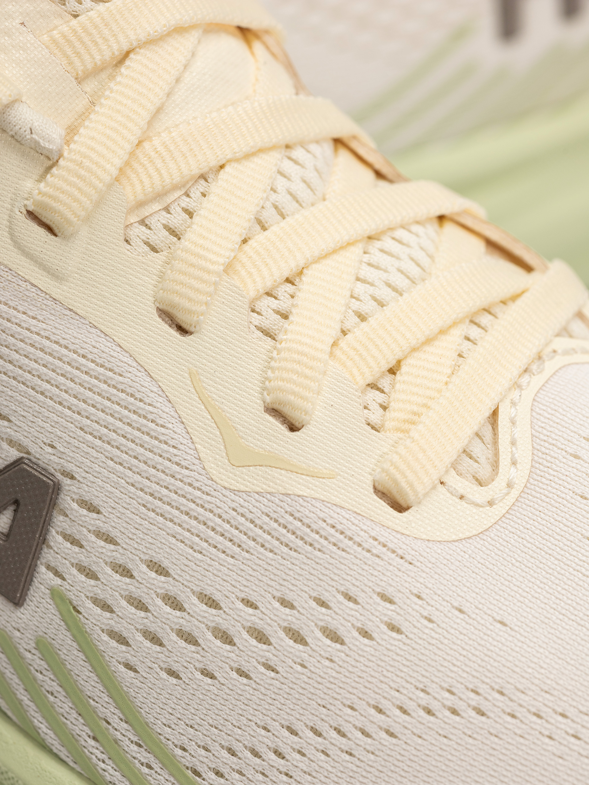Взуття Hoka Clifton 11 Wmn (alabaster/morning dew)