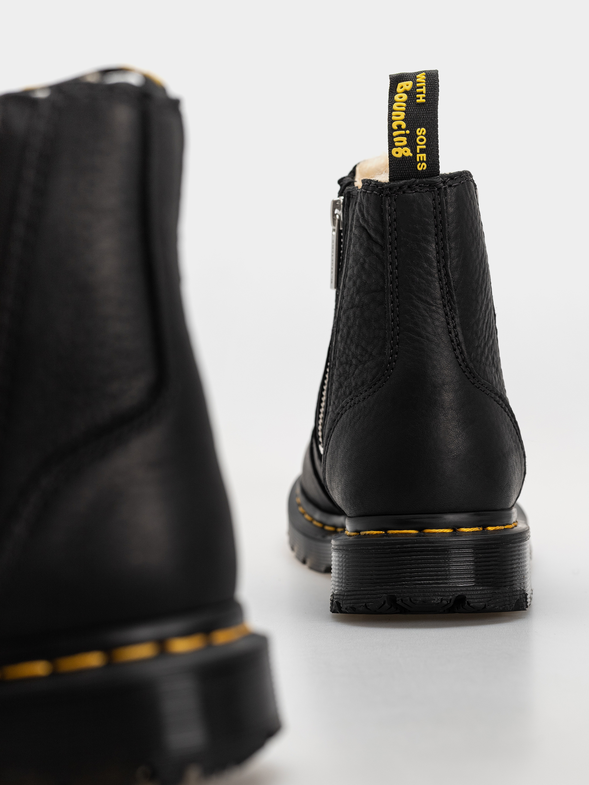 Взуття Dr. Martens 2976 Alyson w Zips Wmn (black)