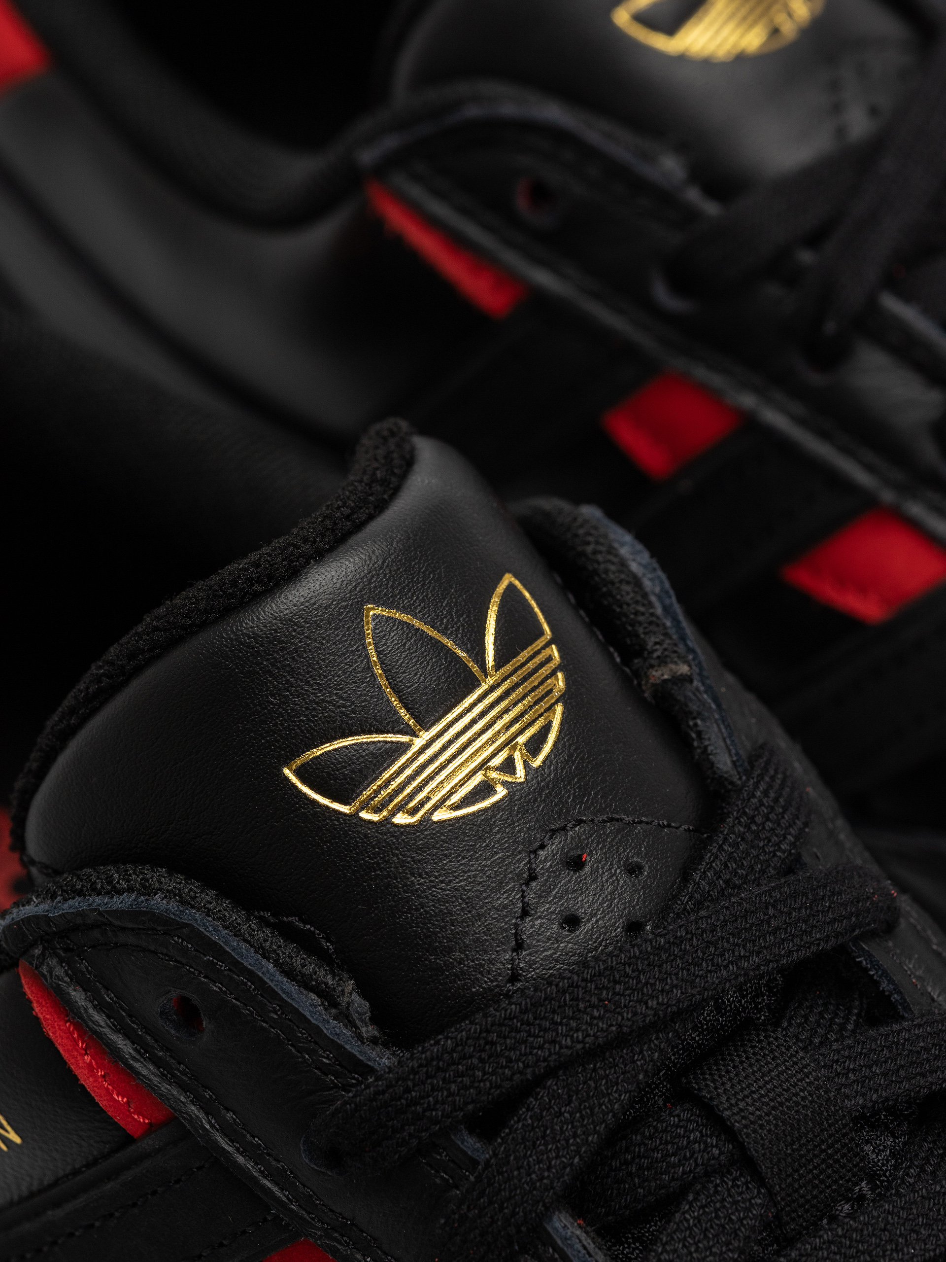 Взуття adidas Tyshawn II (cblack/cblack/betsca)