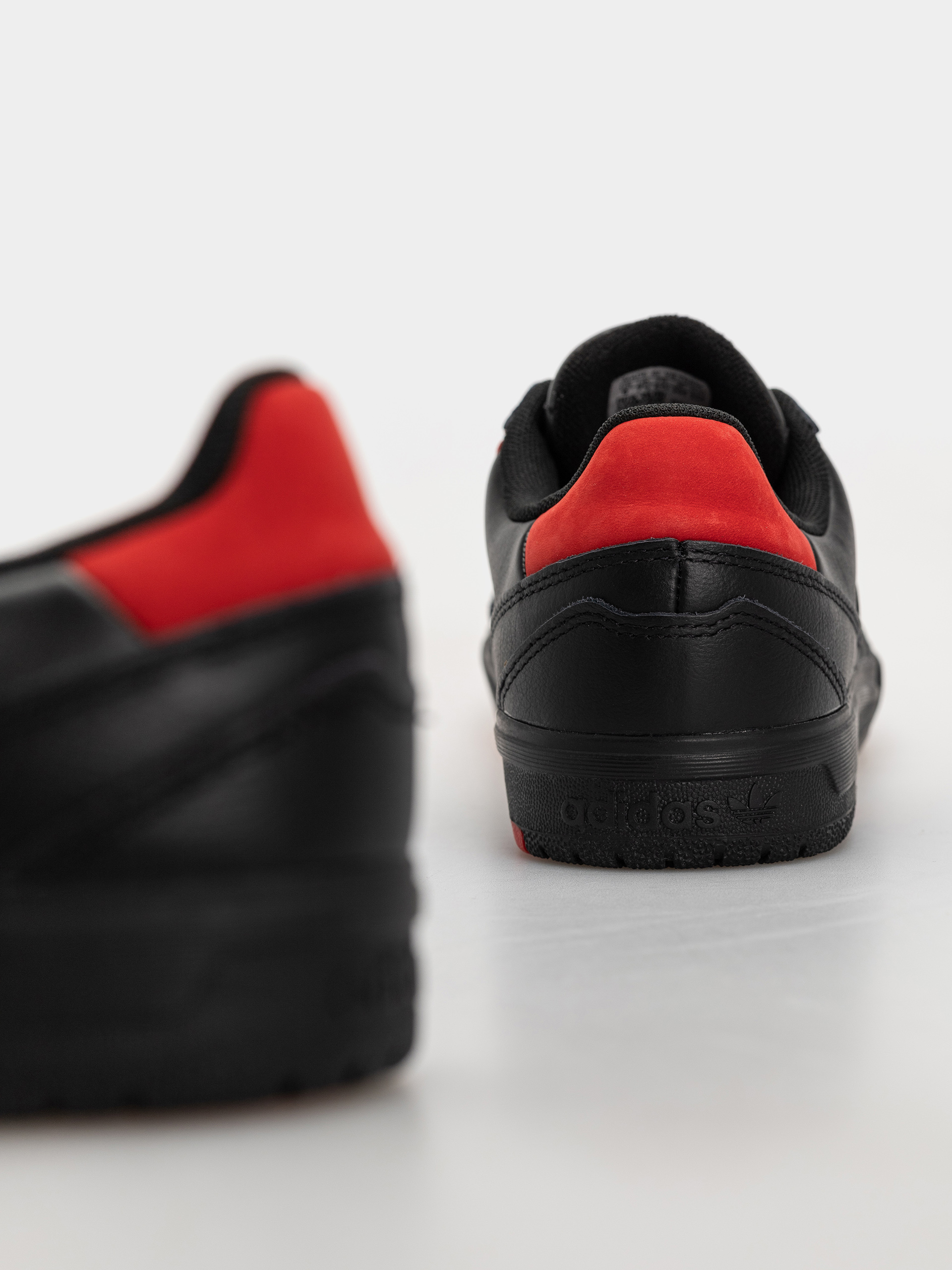 Взуття adidas Tyshawn II (cblack/cblack/betsca)
