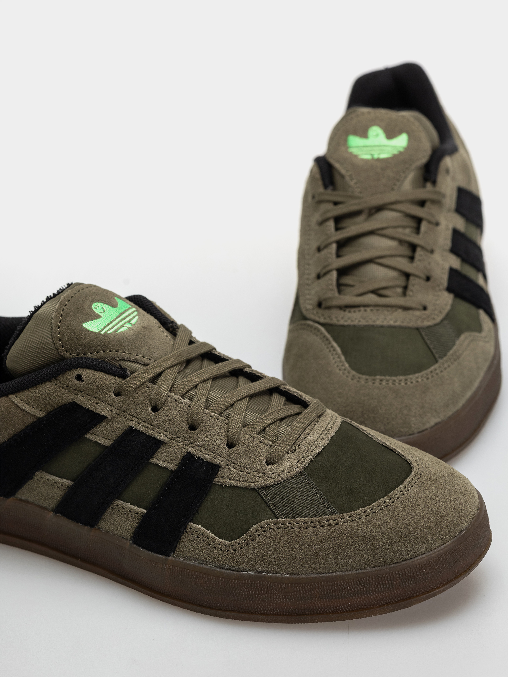 Взуття adidas Aloha Super (olistr/cblack/gum5)