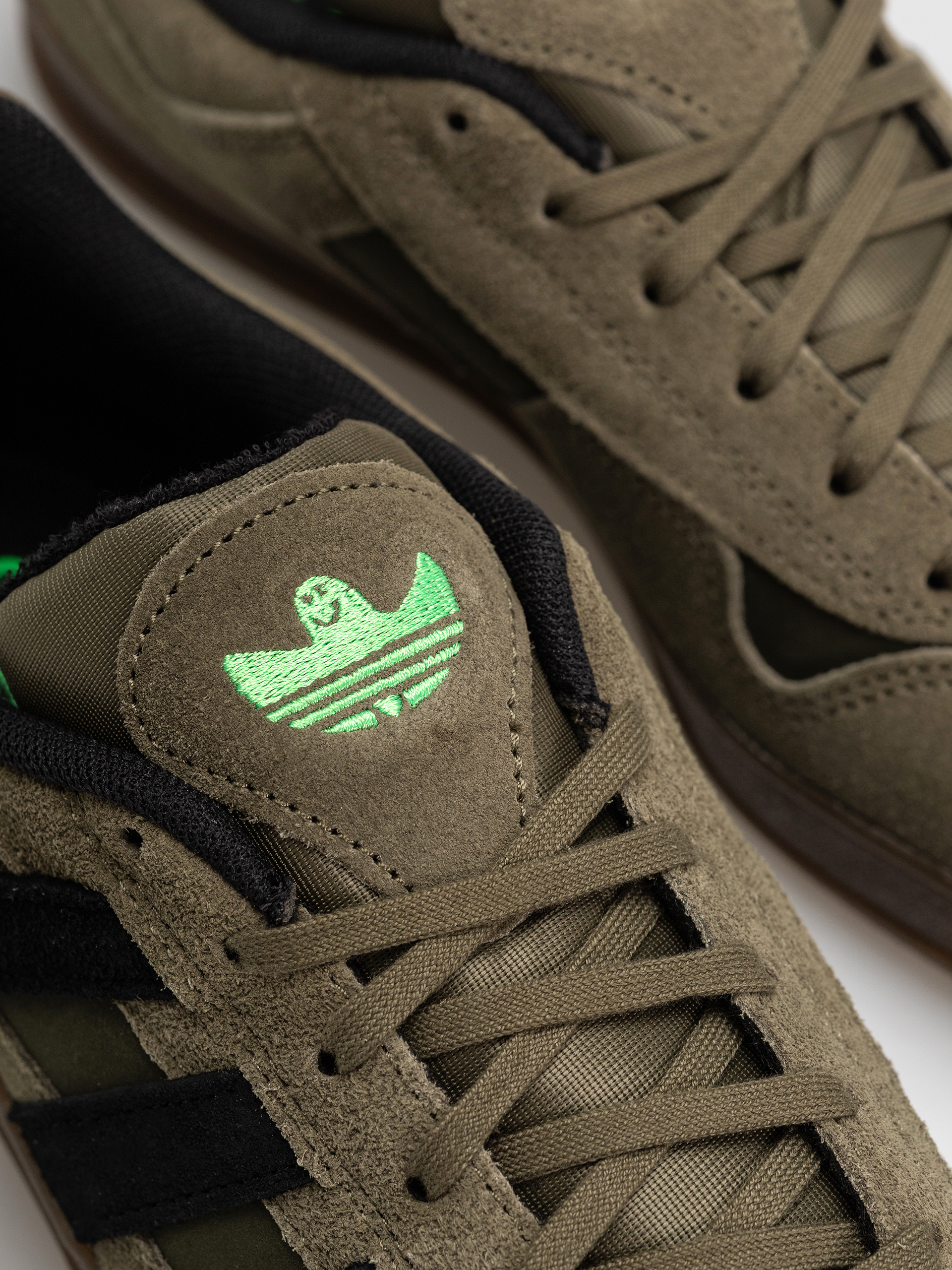 Взуття adidas Aloha Super (olistr/cblack/gum5)