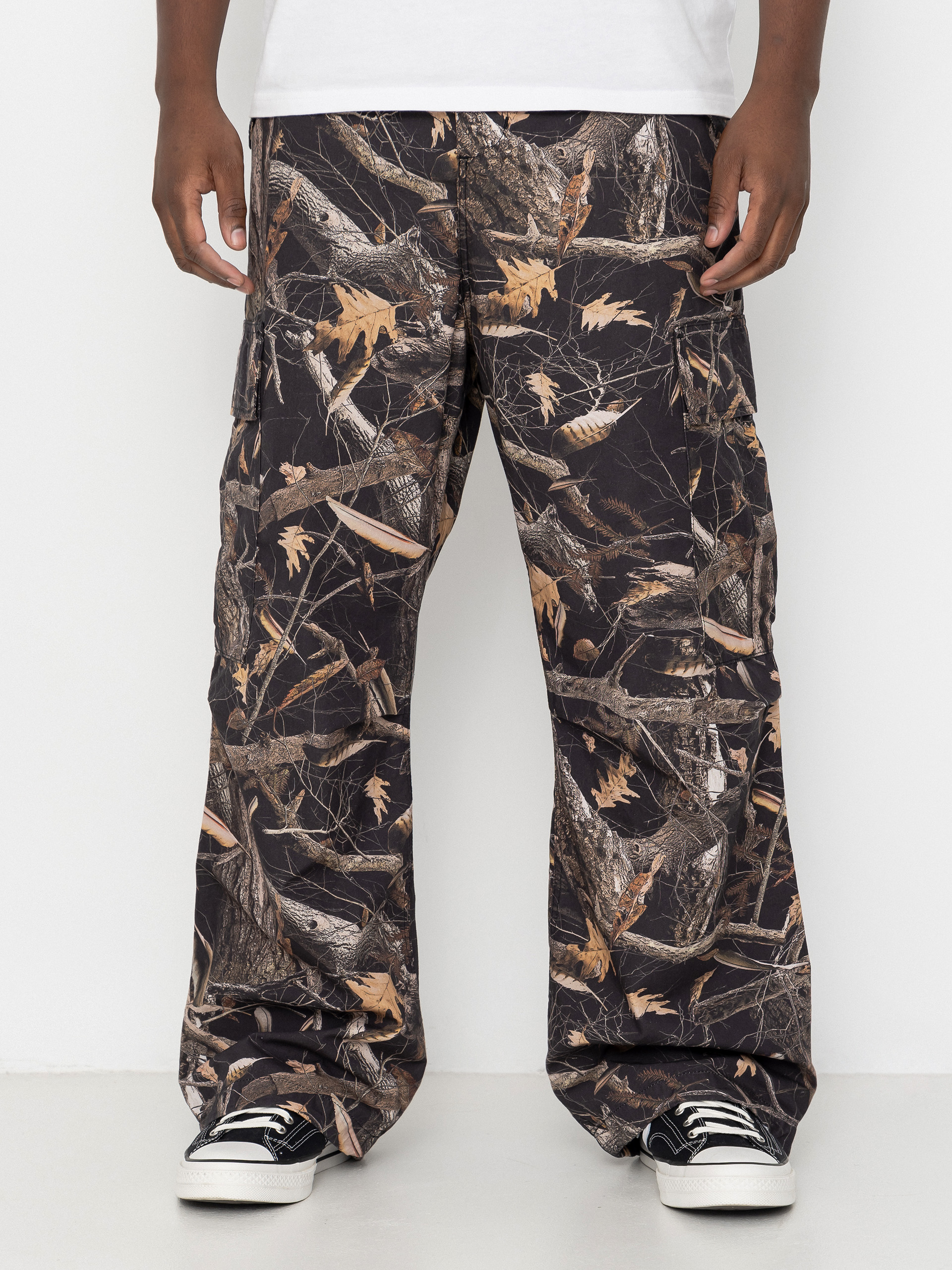 u0428u0442u0430u043du0438 Carhartt WIP Osborn Cargo (camo feather tree black/rinsed)